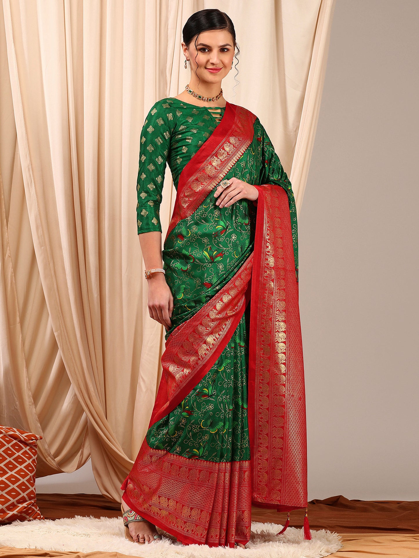 Women's Cotton Blend Green Printed Designer Saree With Blouse Piece