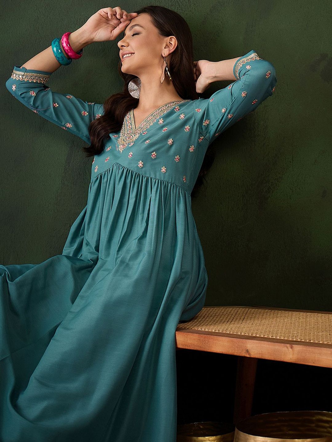 Dhiyona SN Women's Floral Yoke Design V-Neck Thread Work Empire Anarkali Kurta With Trousers