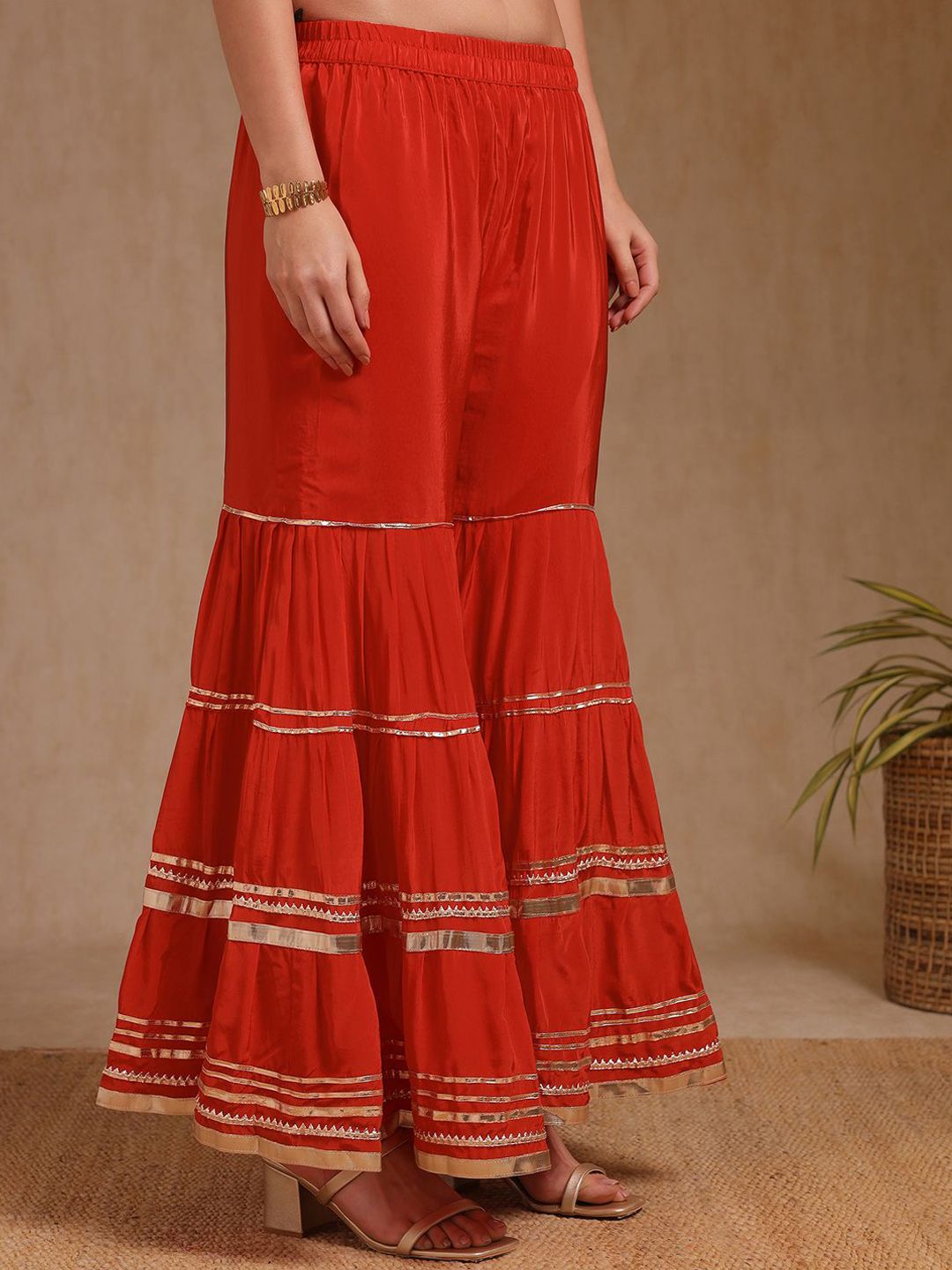 Dhiyona SO Women's Women Floral Regular Mirror Work Silk Crepe Kurta with Sharara & With Dupatta