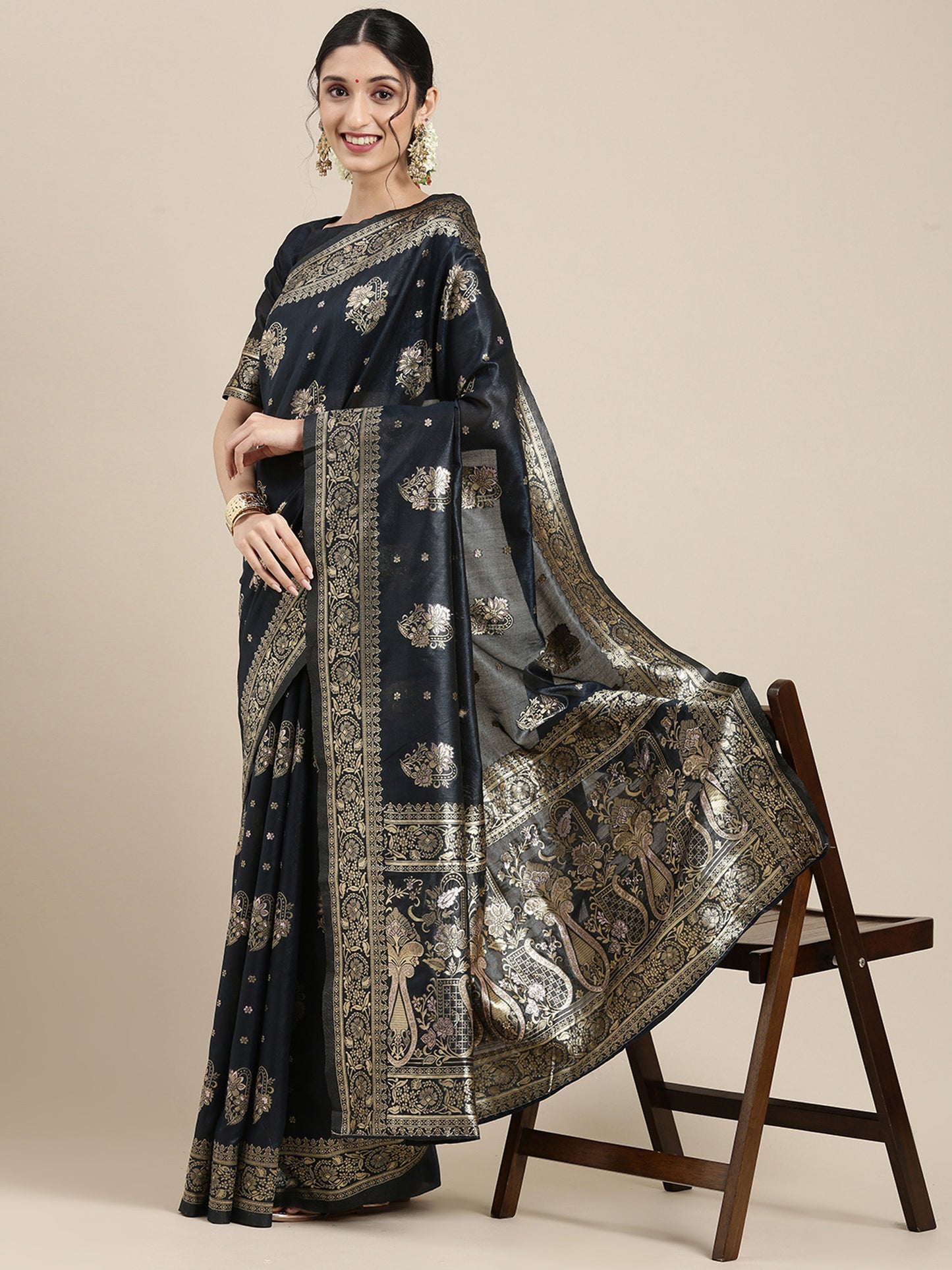 Women's Silk Blend Grey Woven Design Celebrity Saree With Blouse Piece