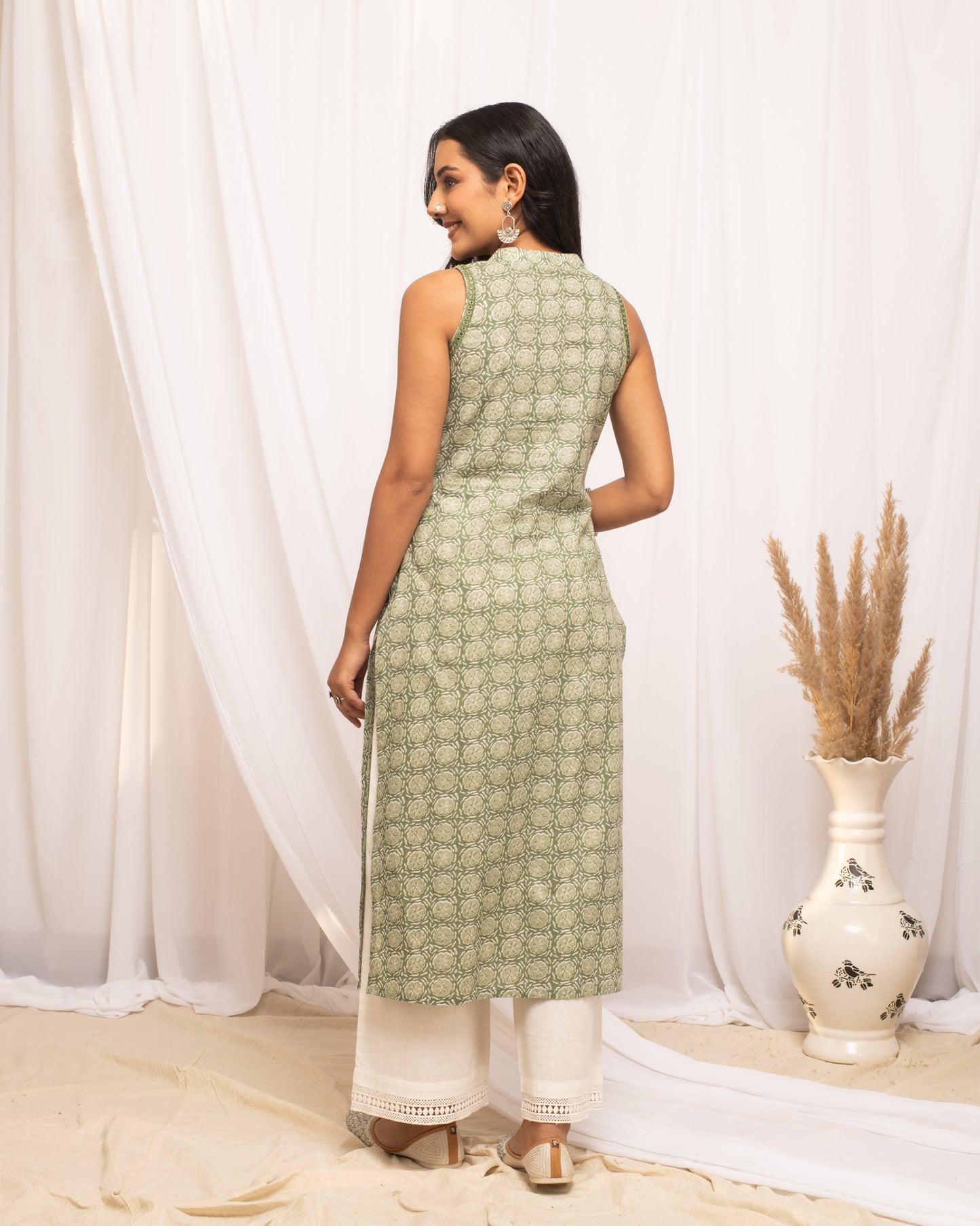 Women's Light Green Floral Printed Cotton Straight Kurta