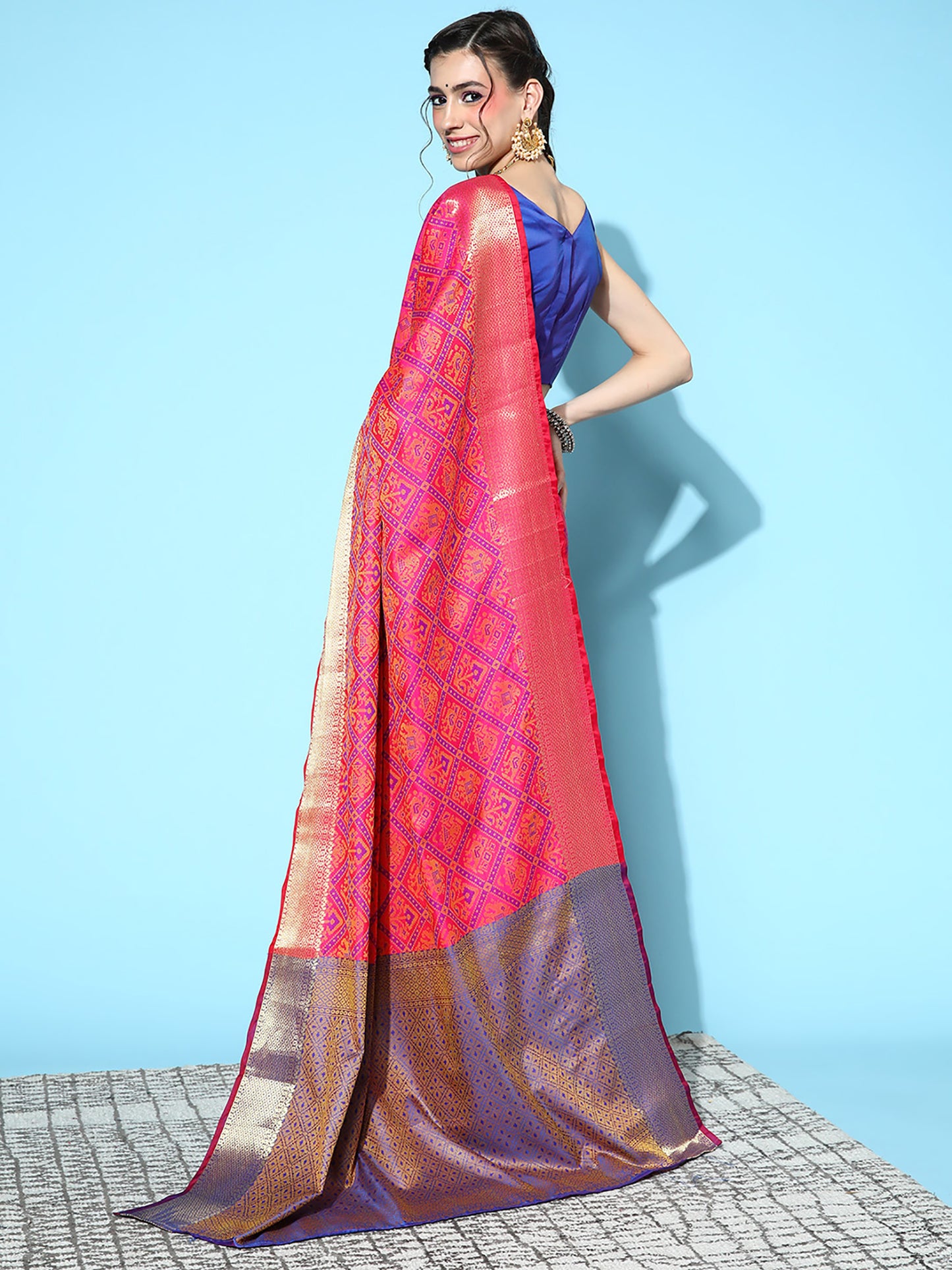 Women's Silk Blend Pink Woven Design Designer Saree With Blouse Piece