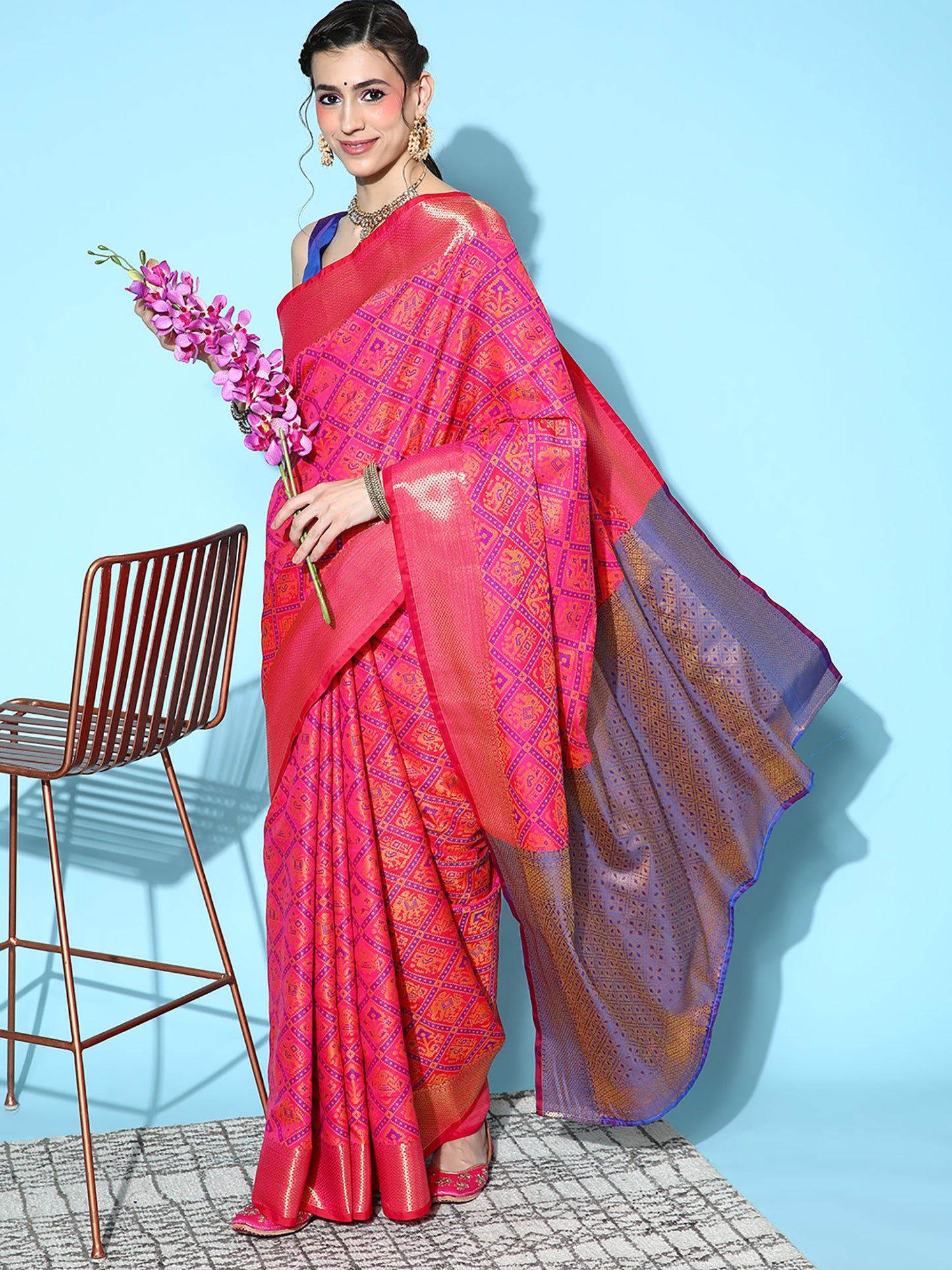 Women's Silk Blend Pink Woven Design Designer Saree With Blouse Piece