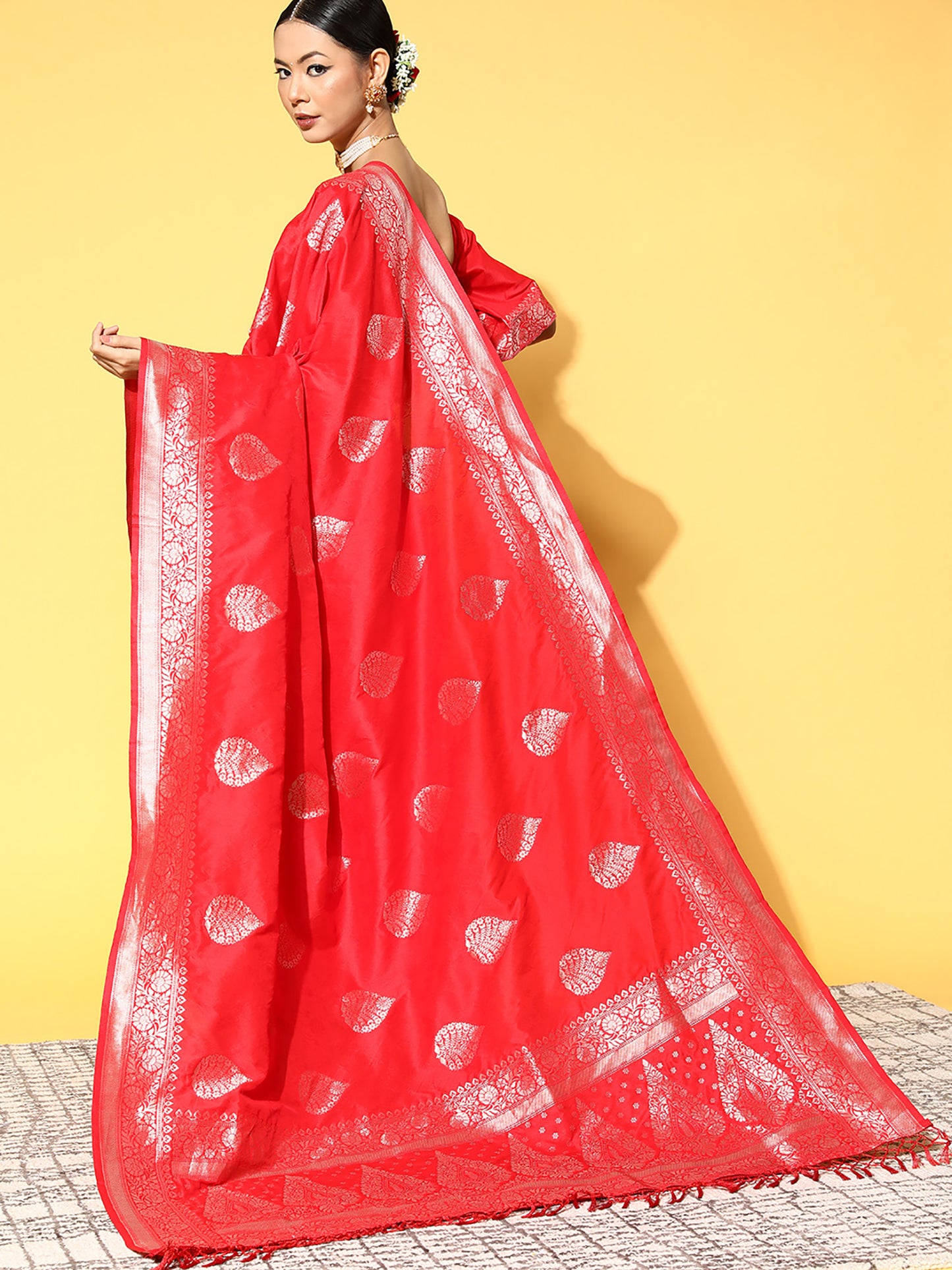 Women's Silk Blend Red Woven Design Celebrity Saree With Blouse Piece
