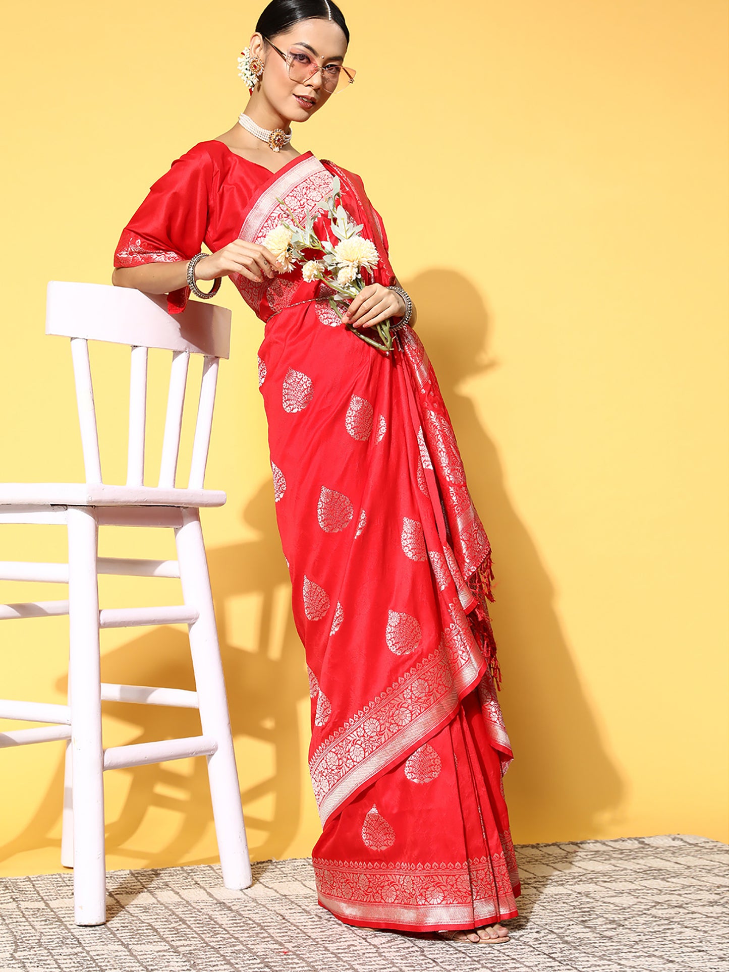 Women's Silk Blend Red Woven Design Celebrity Saree With Blouse Piece