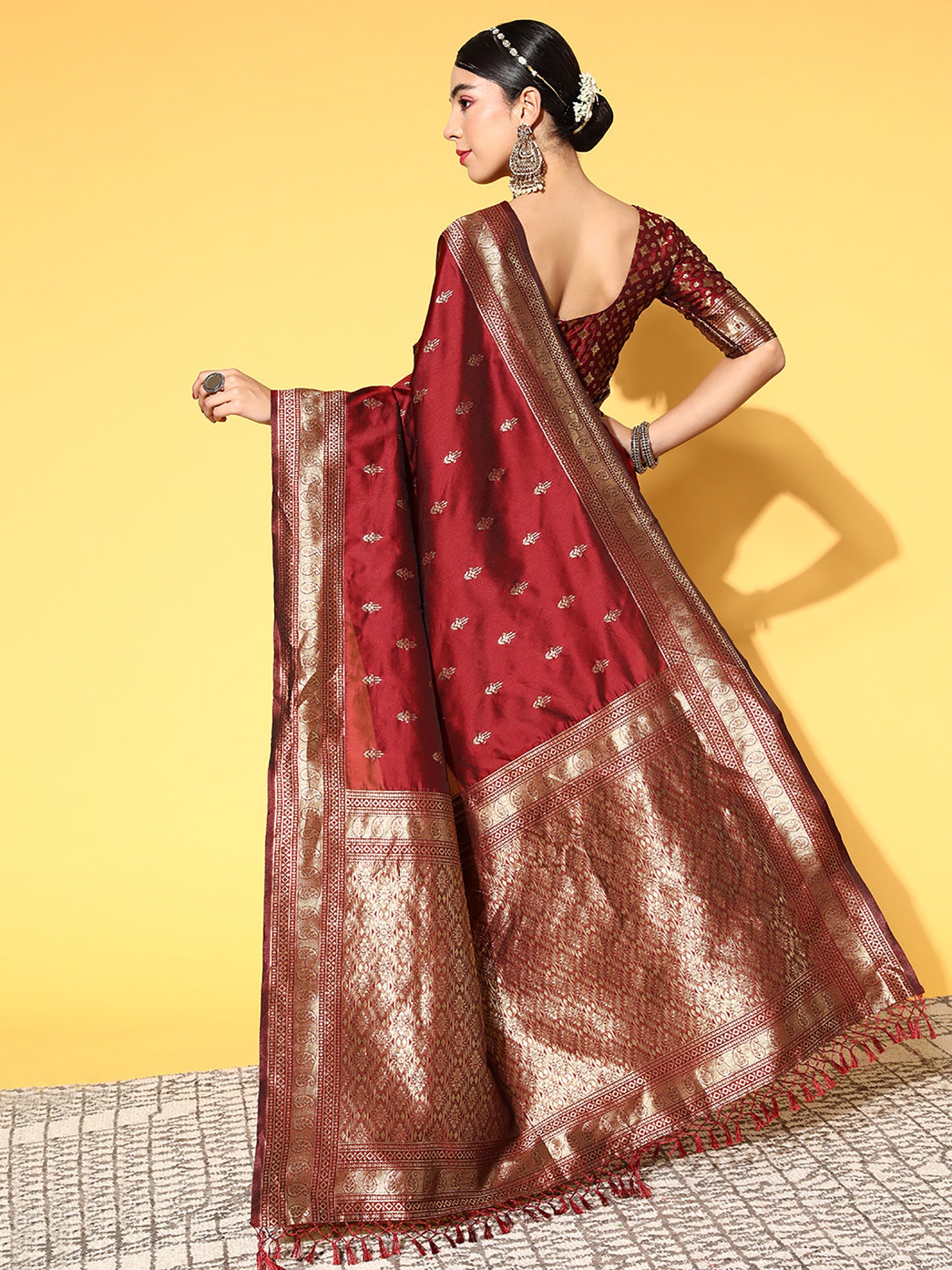 Women's Silk Blend Coffee Brown Woven Design Celebrity Saree With Blouse Piece
