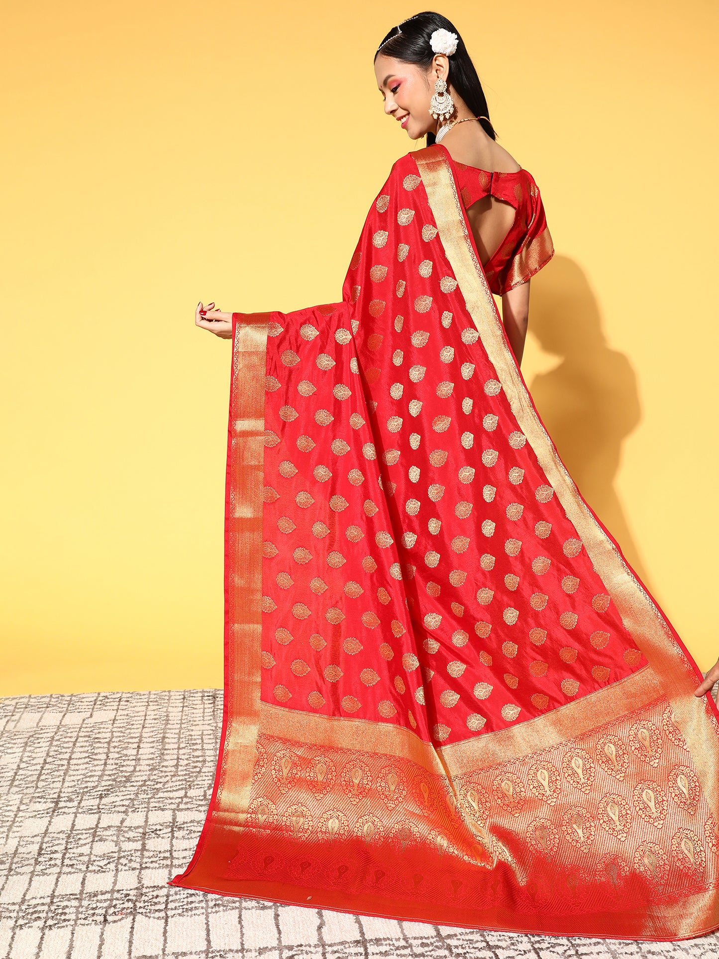 Women's Silk Blend Red Woven Design Celebrity Saree With Blouse Piece