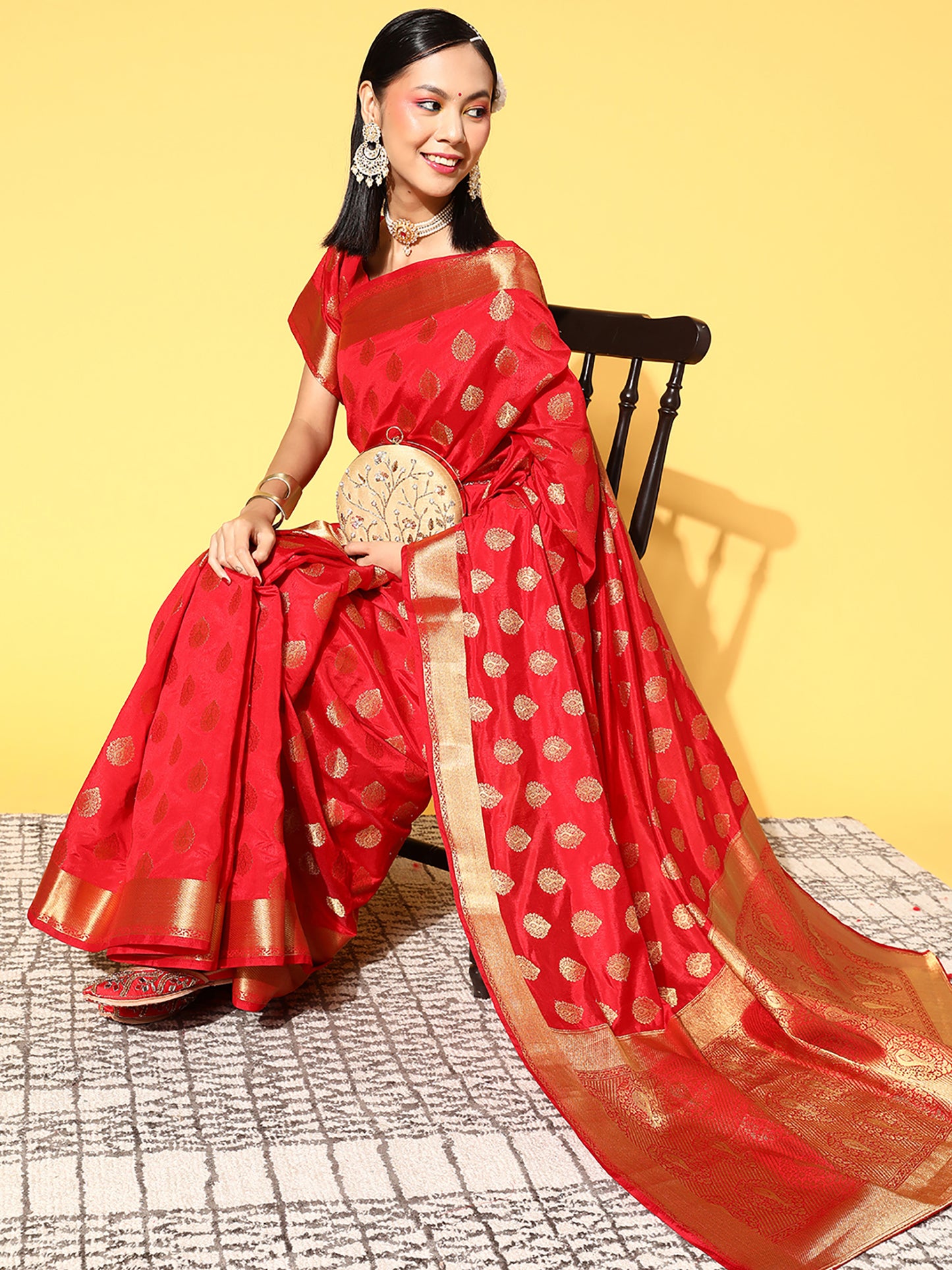 Women's Silk Blend Red Woven Design Celebrity Saree With Blouse Piece