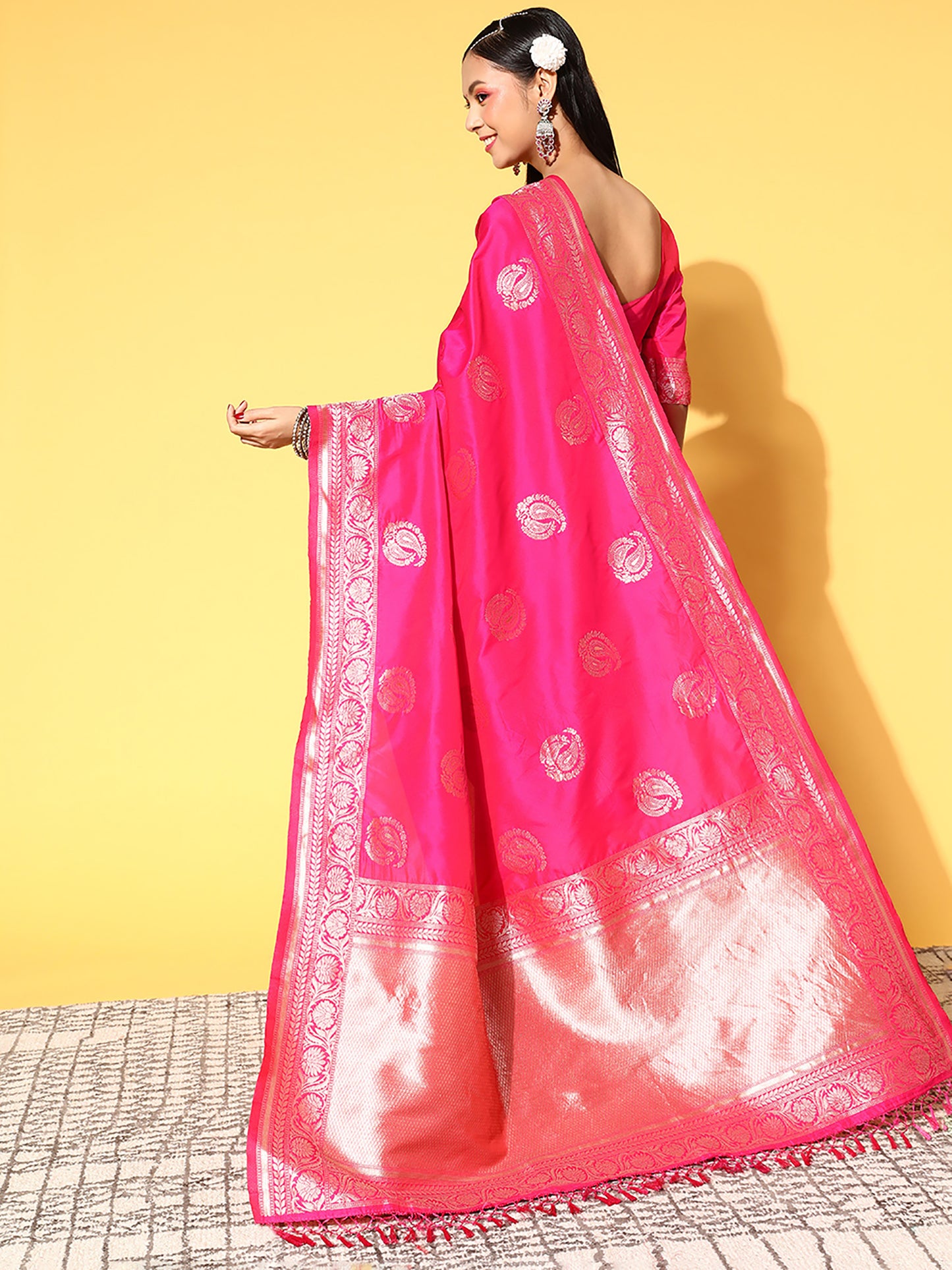 Women's Silk Blend Pink Woven Design Celebrity Saree With Blouse Piece