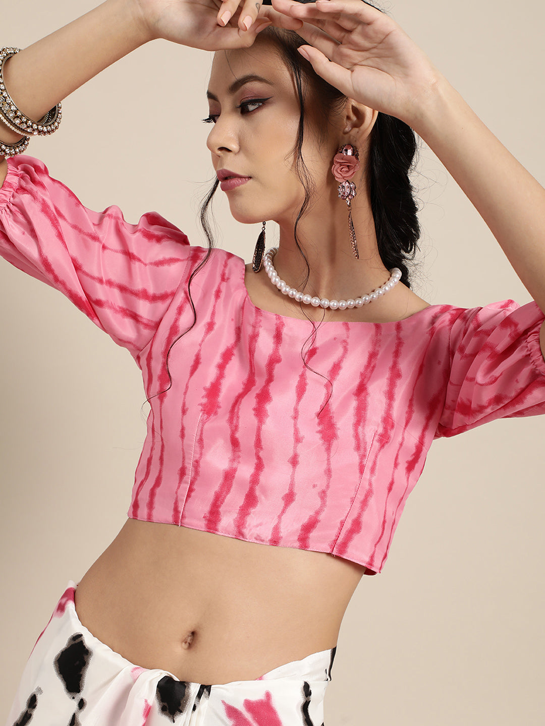 Women's Crepe Off White Digital Print Designer Saree With Blouse Piece