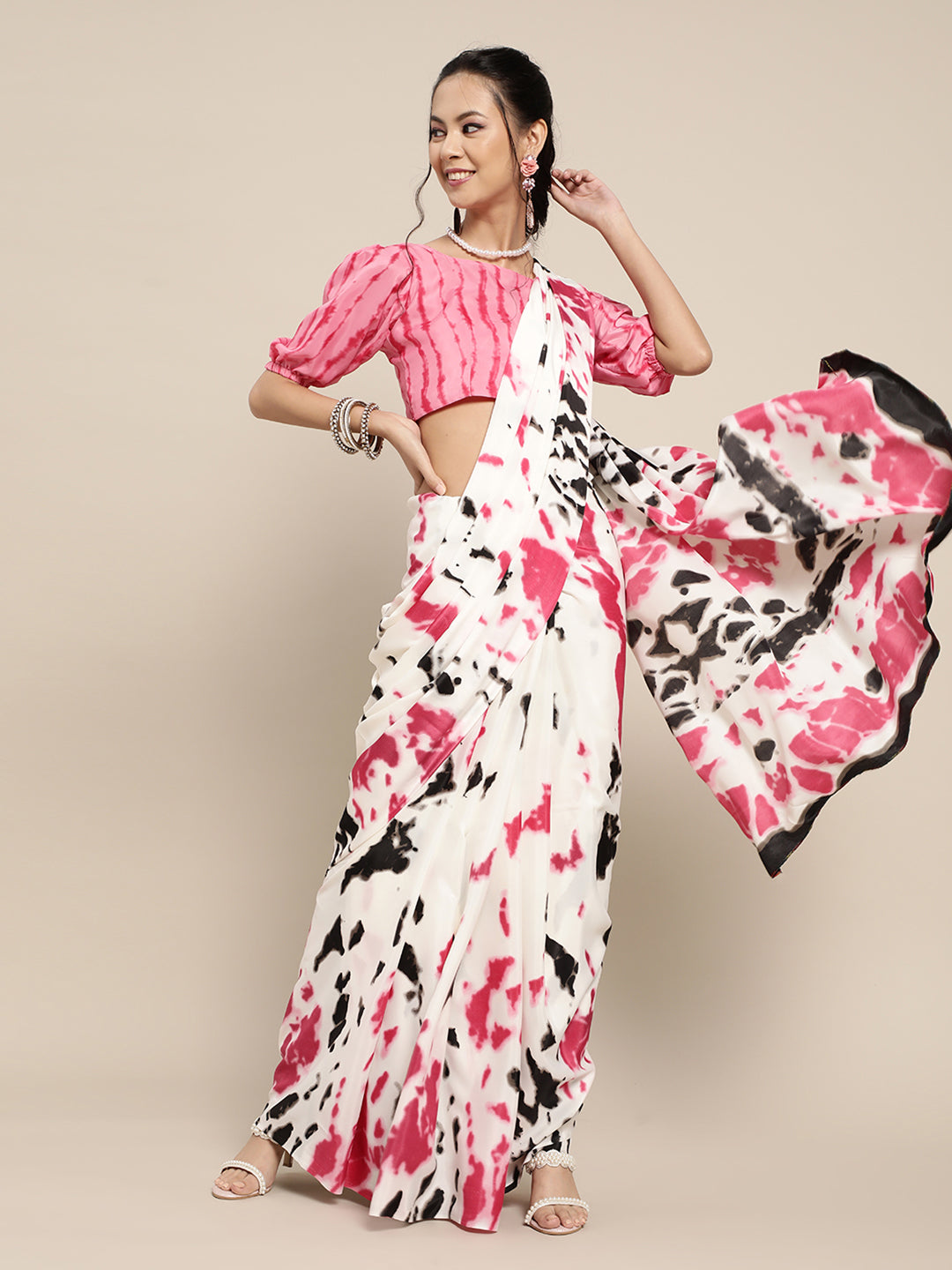 Women's Crepe Off White Digital Print Designer Saree With Blouse Piece