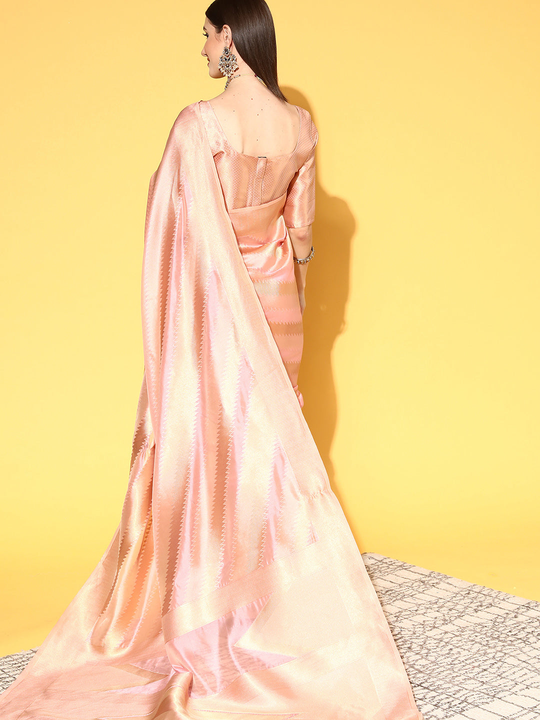 Women's Organza Pink Woven Design Handloom Saree With Blouse Piece
