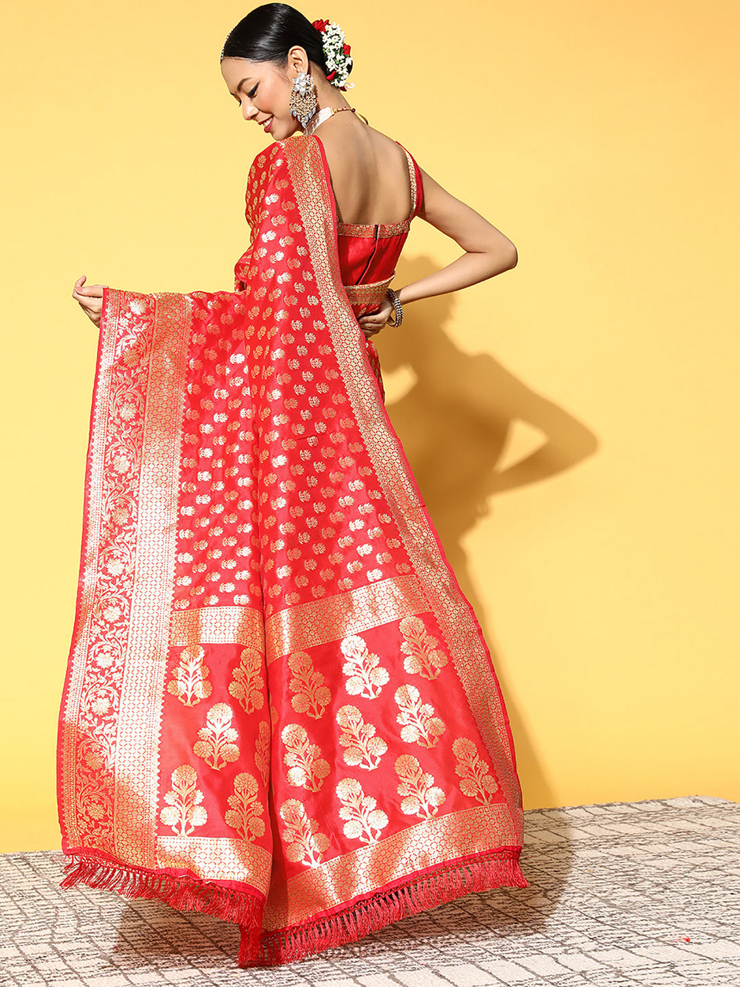 Women's Silk Blend Pink Woven Design Celebrity Saree With Blouse Piece