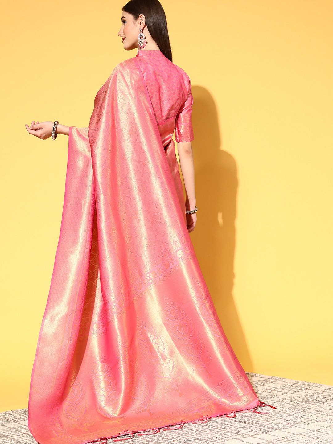 Women's Silk Blend Pink Woven Design Handloom Saree With Blouse Piece