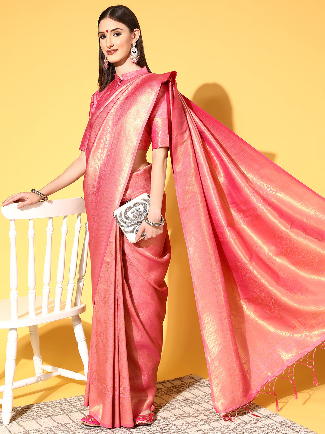 Women's Silk Blend Pink Woven Design Handloom Saree With Blouse Piece