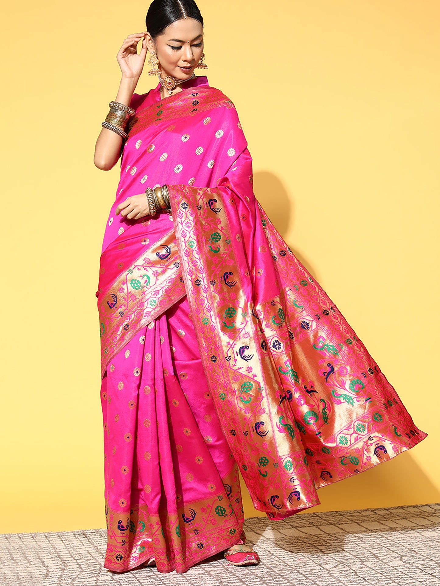 Women's Silk Blend Pink Woven Design Celebrity Saree With Blouse Piece