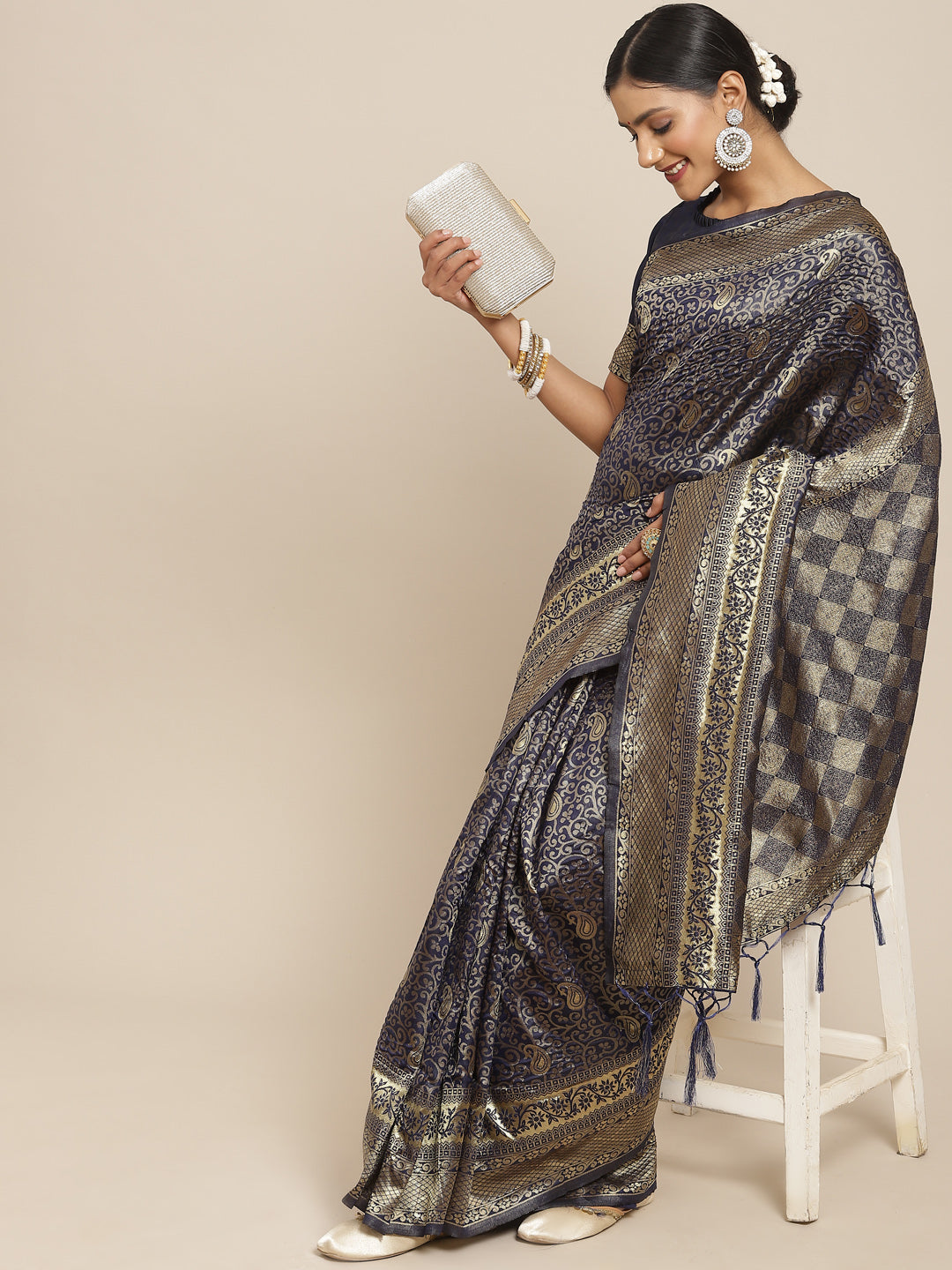 Women's Silk Blend Navy Blue Woven Design Woven saree With Blouse Piece