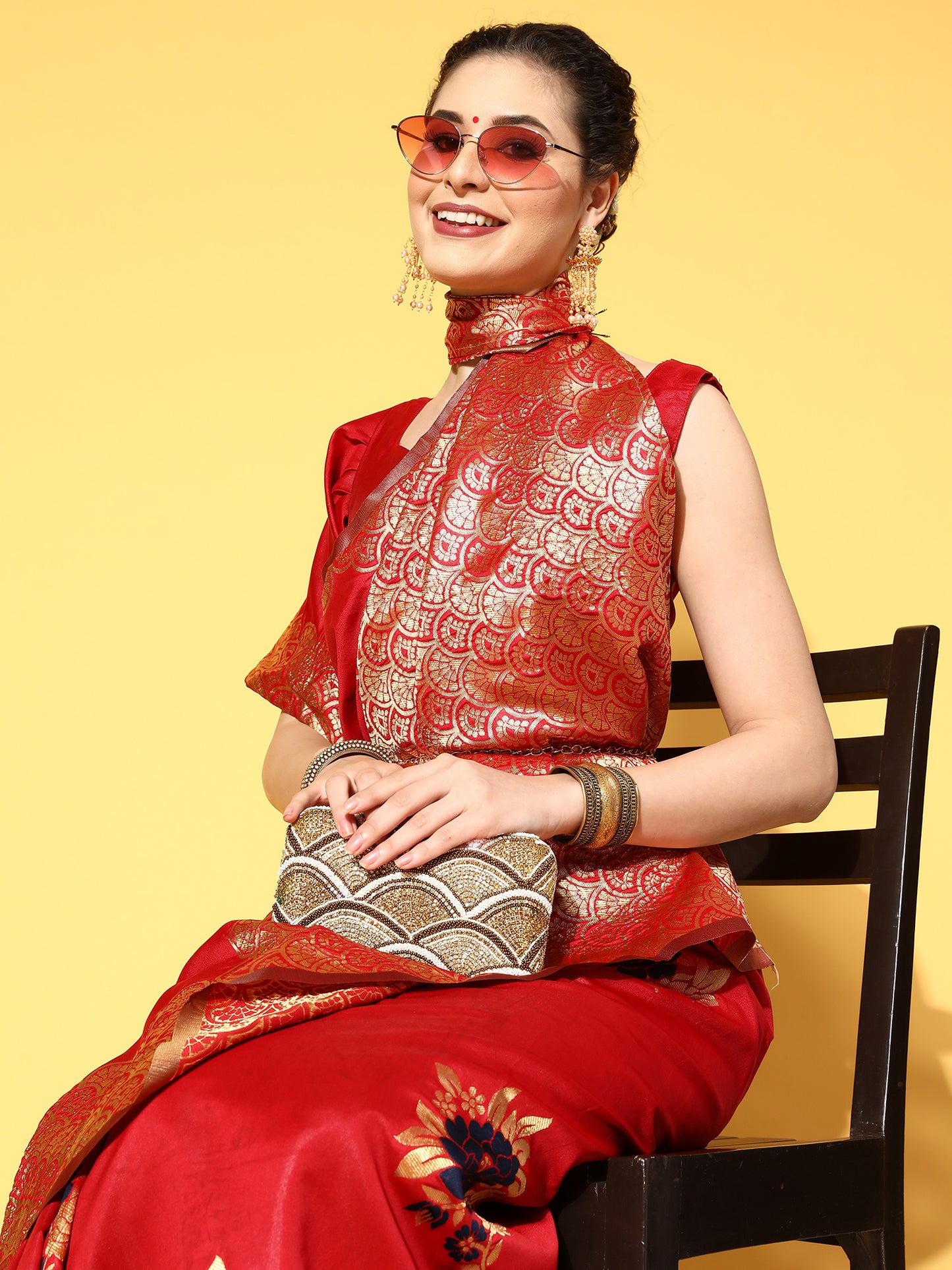 Women's Silk Blend Red Woven Design Celebrity Saree With Blouse Piece