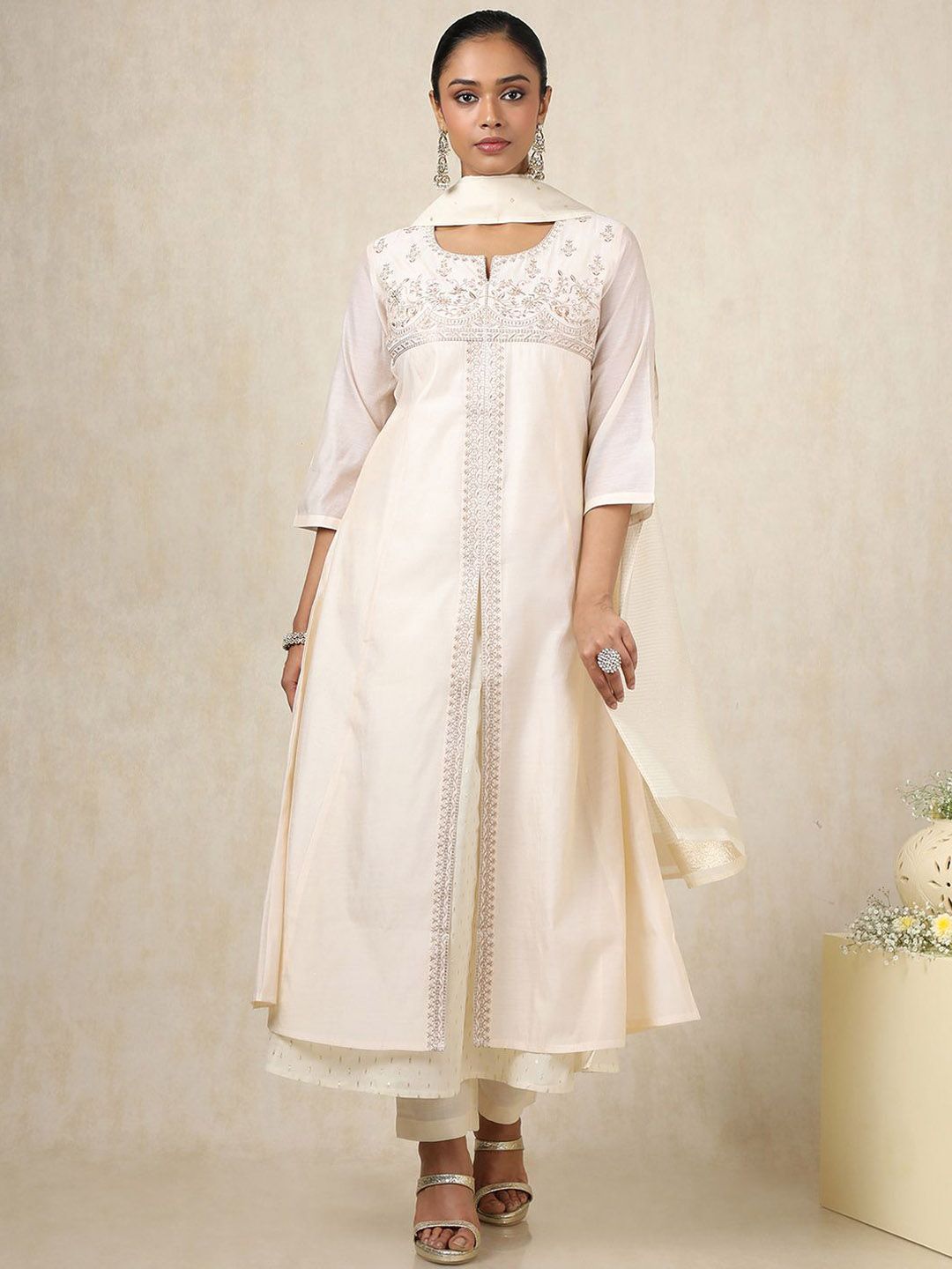 Dhiyona SO Women's Alina Cut Floral Embroidered Notch Neck Chanderi Silk Straight Kurta With Trousers & Dupatta