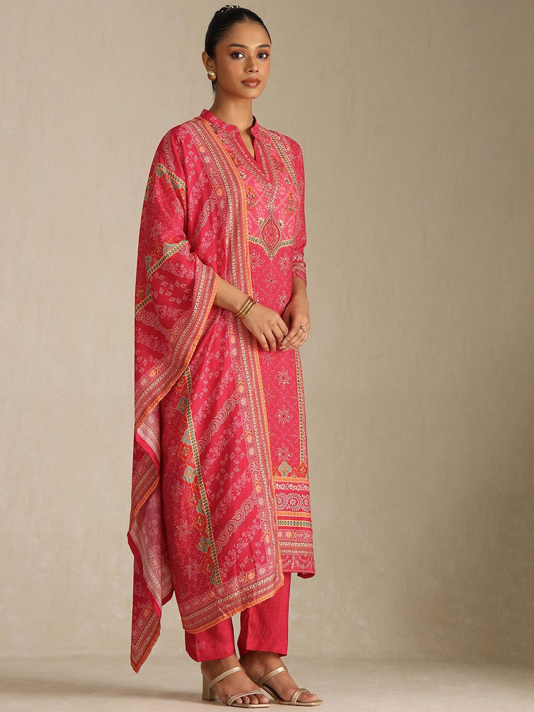 Dhiyona SO Women's Floral Printed Mandarin Collar Sequinned Straight Kurta With Trousers And Dupatta
