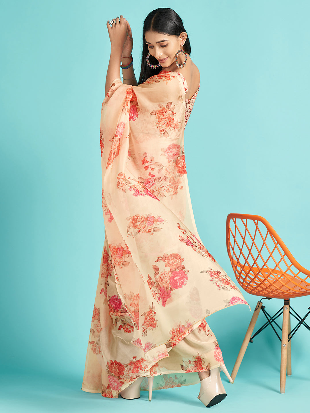 Women's Organza Cream Digital Print Designer Saree With Blouse Piece