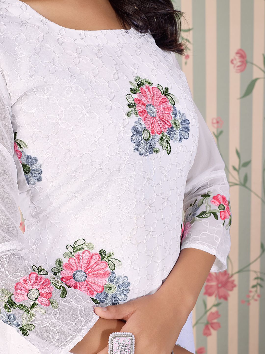 Dhiyona OD Floral Embroidered Thread Work Floral Georgette Straight Kurta
