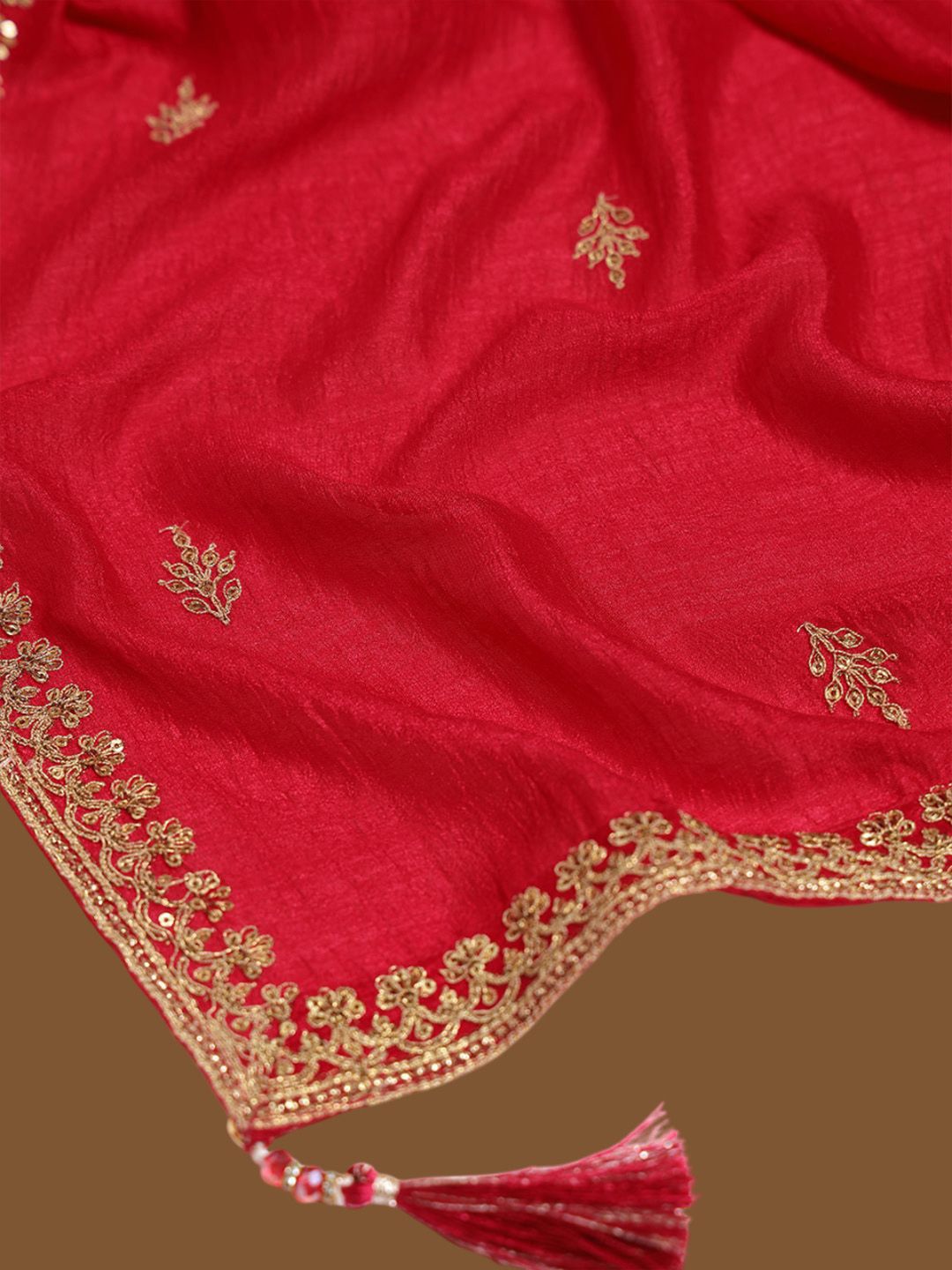 Dhiyona SO Women's Floral Embroidered V-Neck Zari Straight Kurta & Trousers With Dupatta