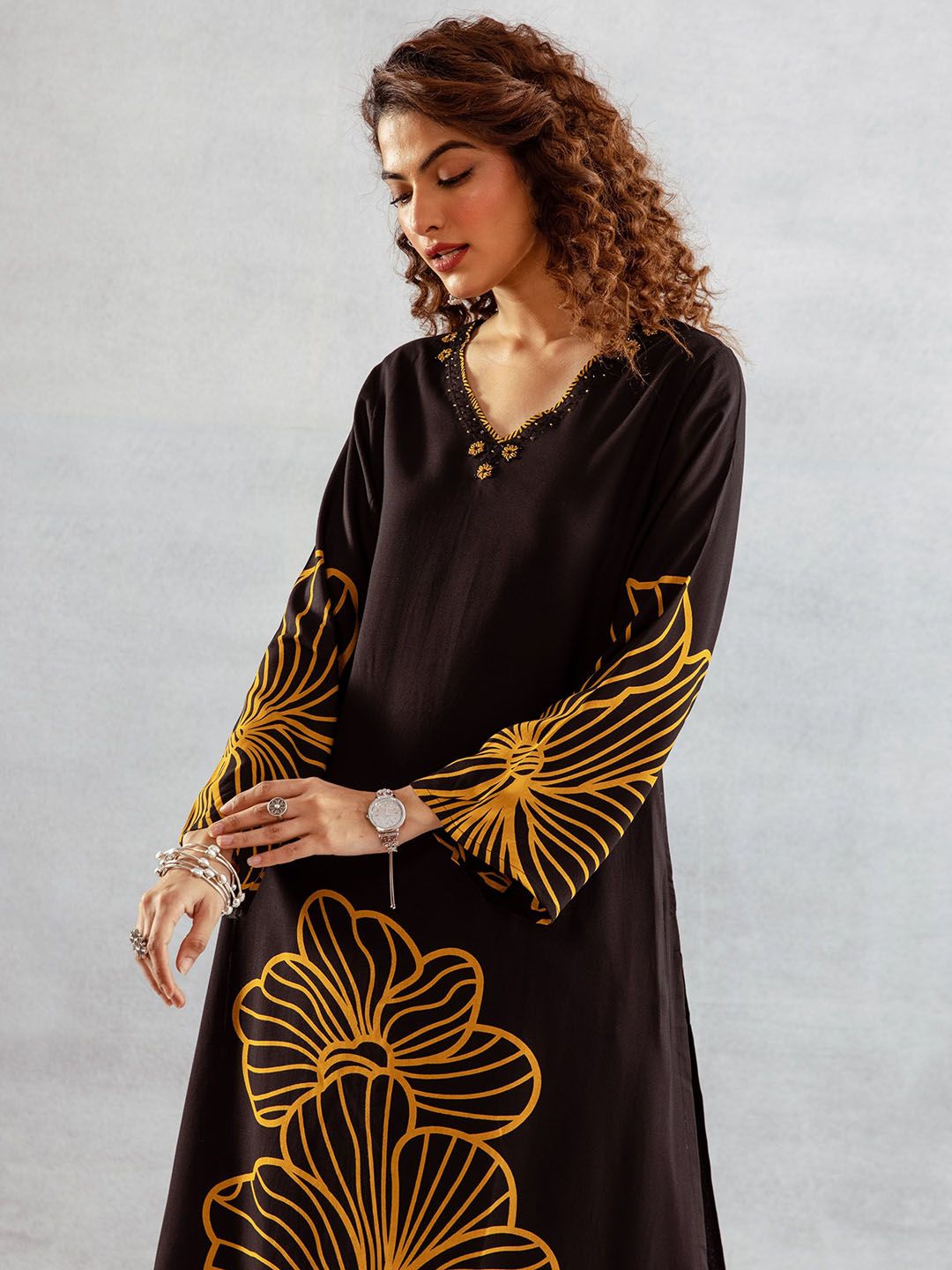 Dhiyona SN Women's Floral Printed V Neck Kurta With Palazzos