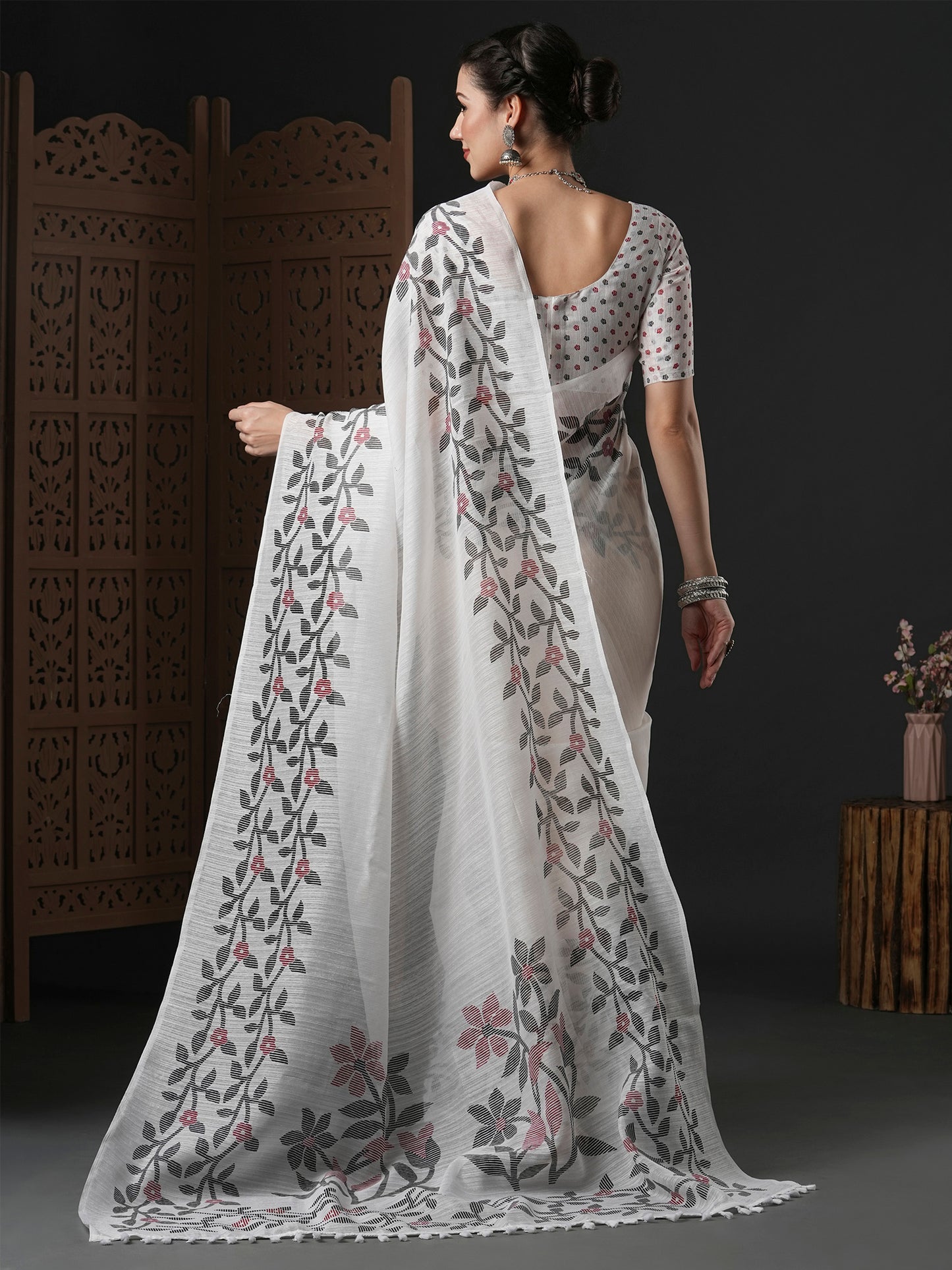 Women's Cotton Slub White Printed Designer Saree With Blouse Piece