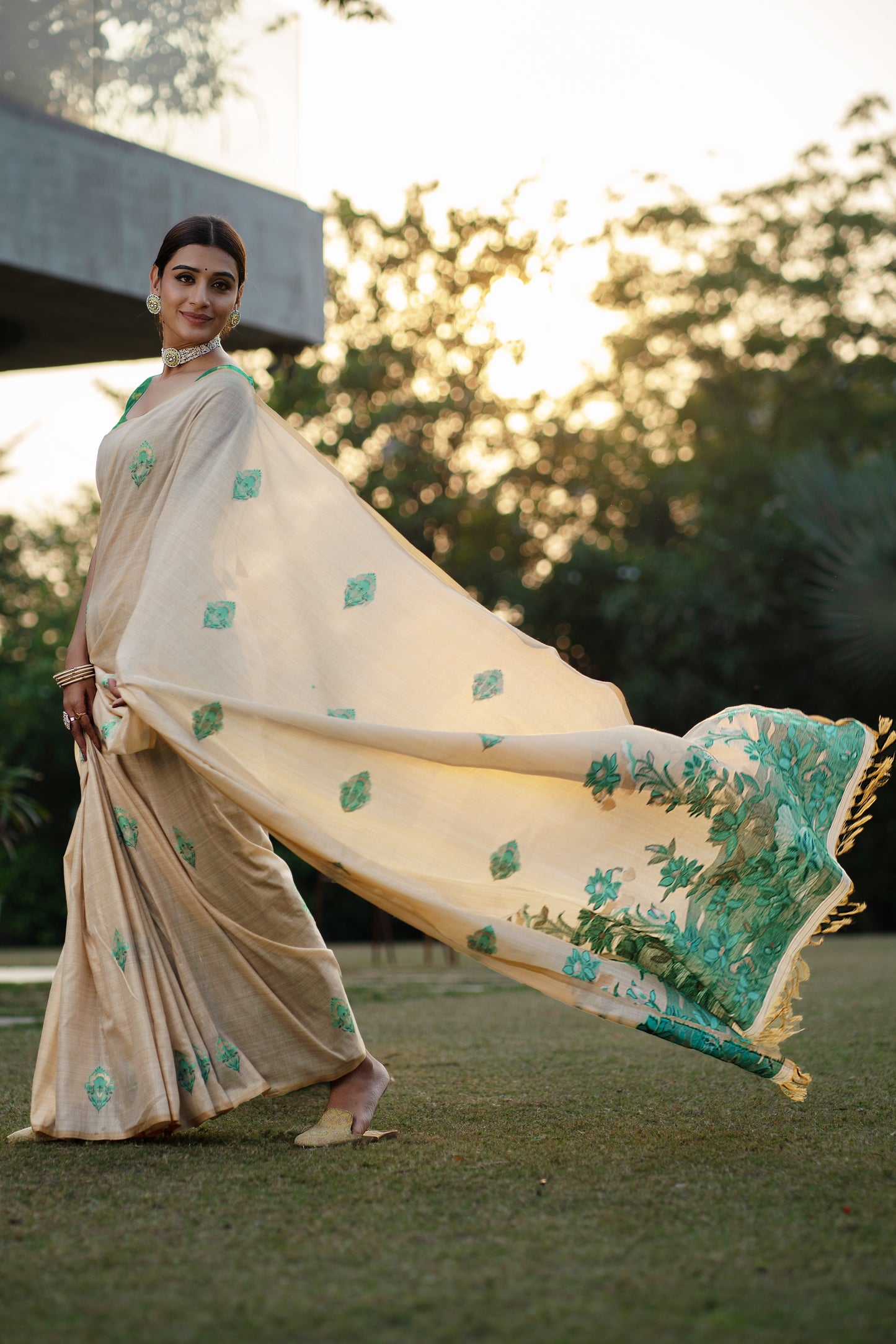 Dhiyona GR Women's Gulshan Screamin' Green Woven Handloom Soft Modal Silk Saree