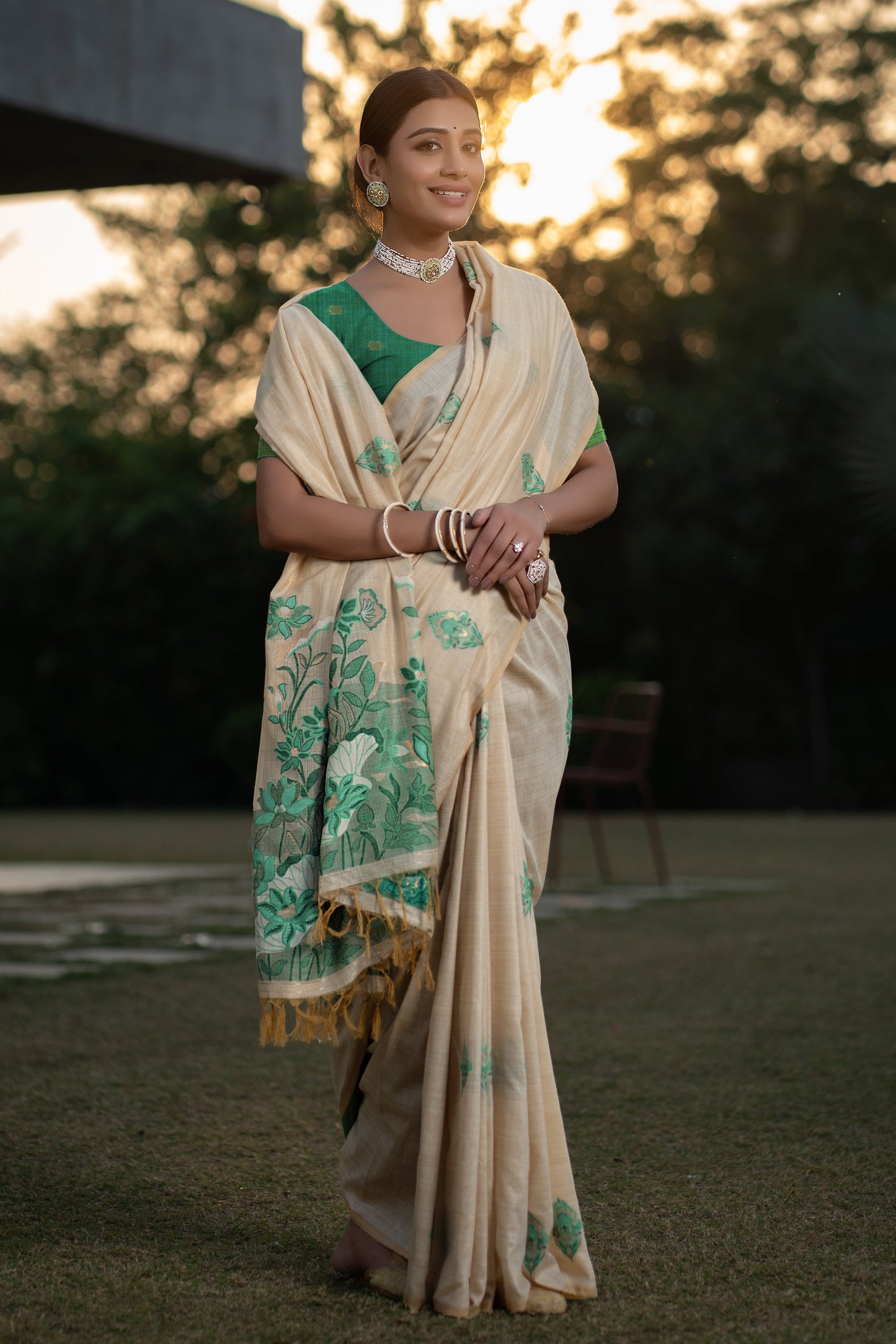 Dhiyona GR Women's Gulshan Screamin' Green Woven Handloom Soft Modal Silk Saree