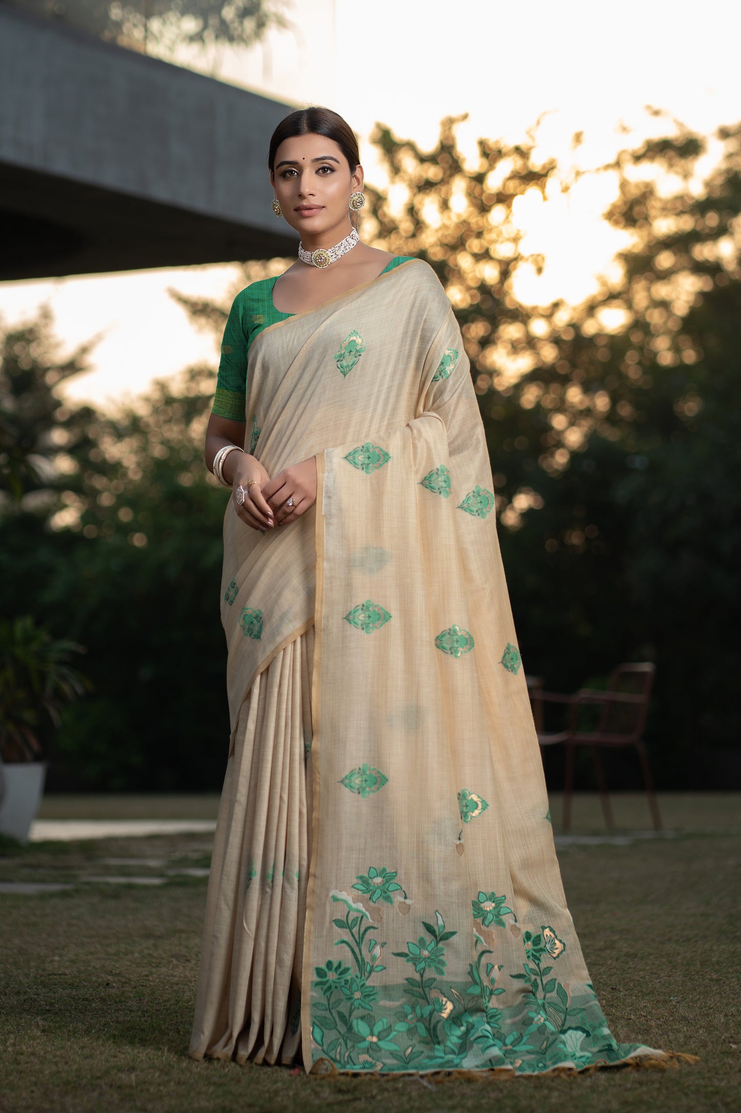 Dhiyona GR Women's Gulshan Screamin' Green Woven Handloom Soft Modal Silk Saree