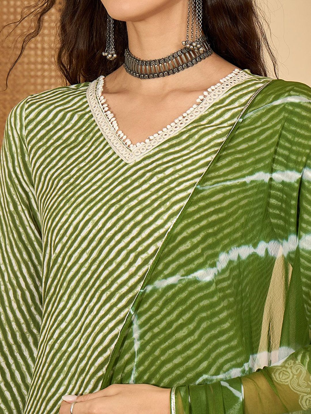 Dhiyona SN Women's Leheriya Printed Straight Kurta With Palazzo & Dupatta