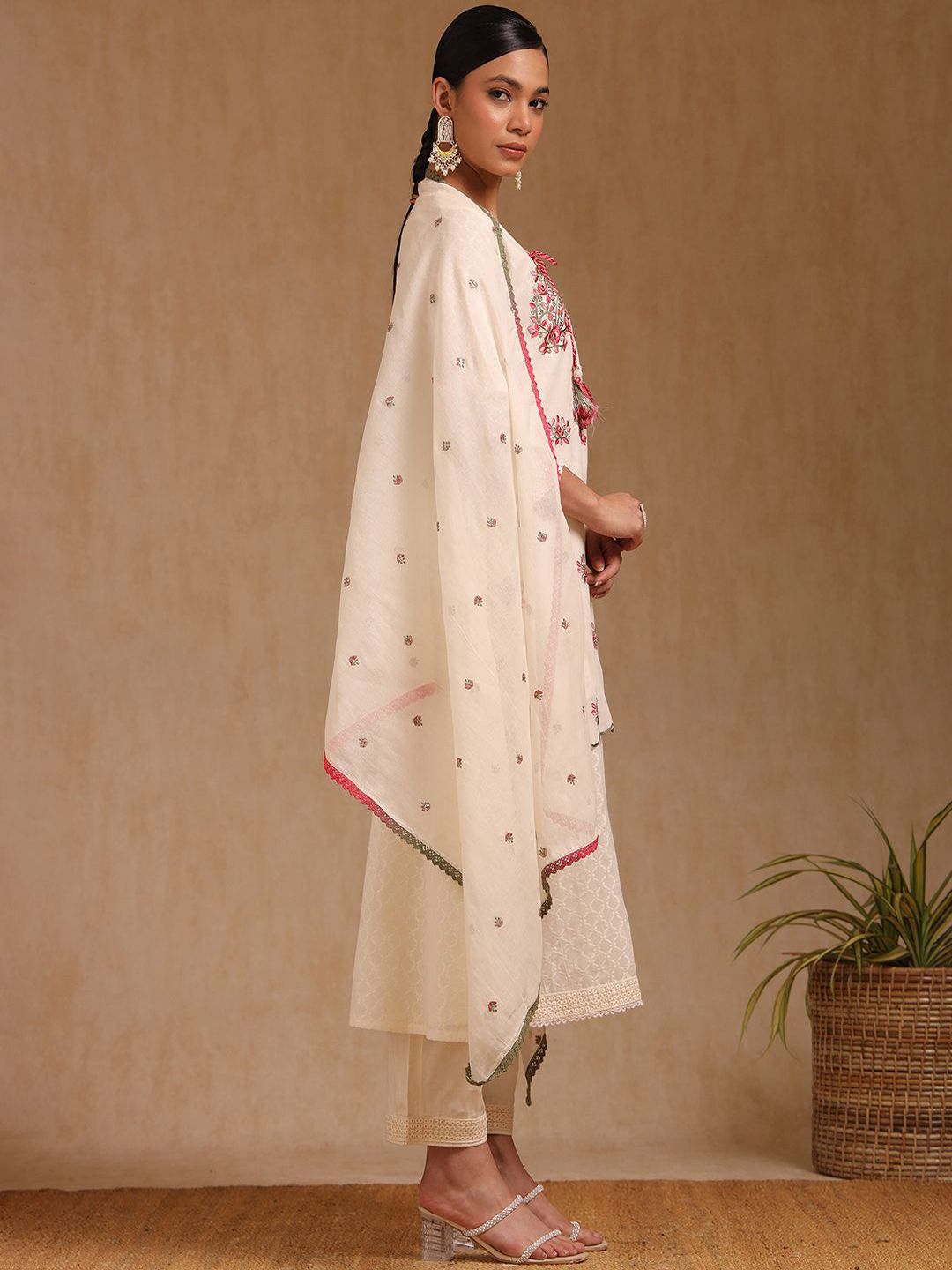 Dhiyona SO Women's Floral Embroidered Thread Work Tie-Up Neck Straight Kurta With Trousers And Dupatta