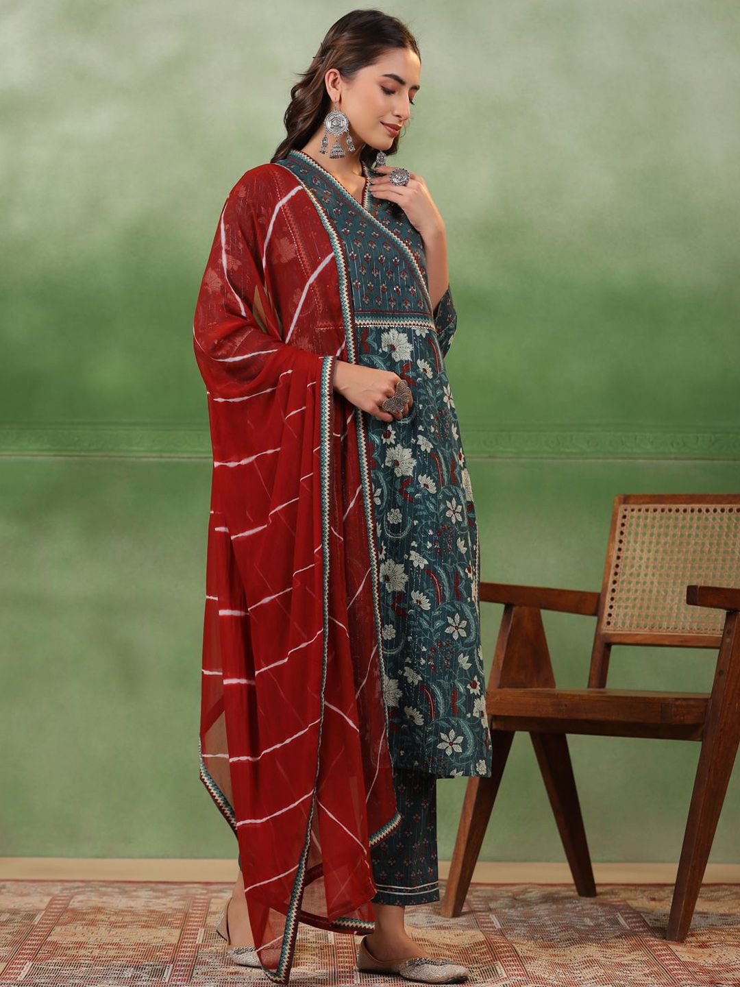 Dhiyona SN Women's Green Floral Printed V-Neck Gotta Patti Pure Cotton Kurta With Trousers & Dupatta