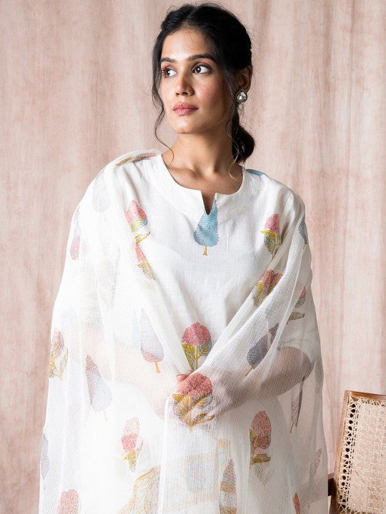 Women's Women Floral Printed Regular Kurta with Trousers & With Dupatta