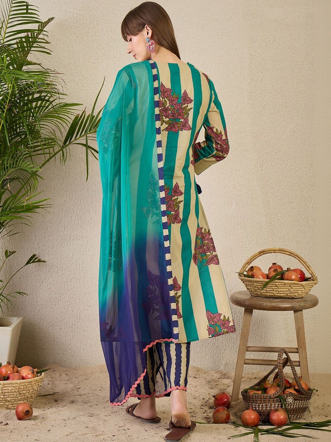 Women Floral Printed Regular Thread Work Pure Cotton Kurta with Trousers & With Dupatta