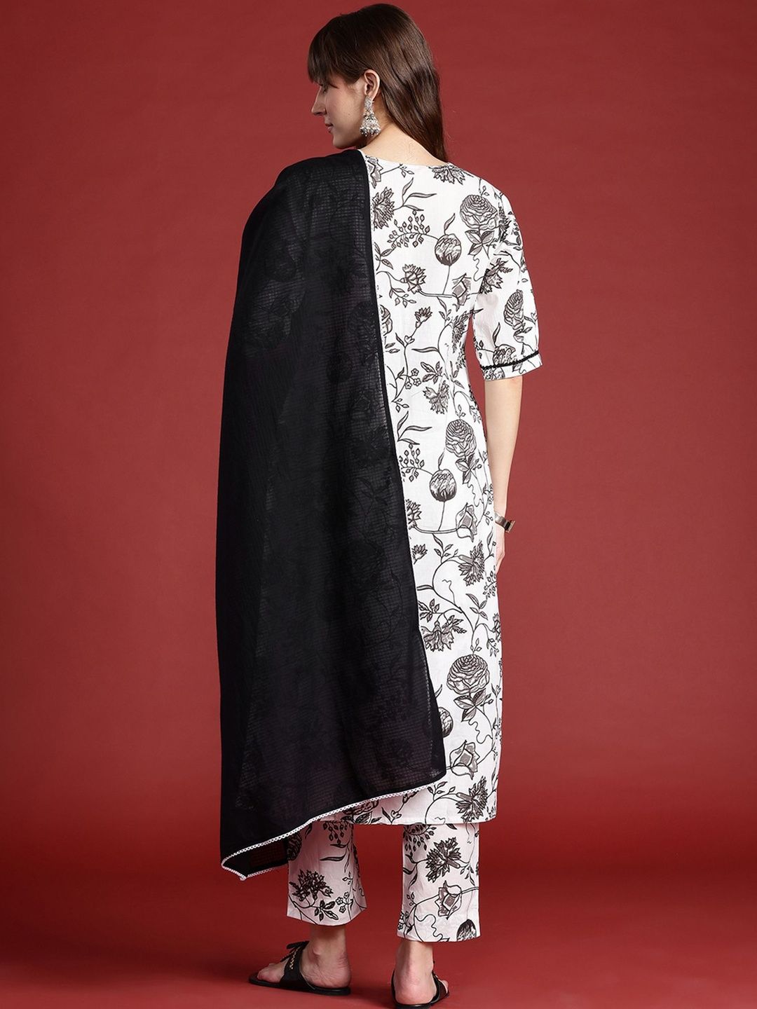 Women Floral Printed Regular Thread Work Pure Cotton Kurta with Trousers & With Dupatta