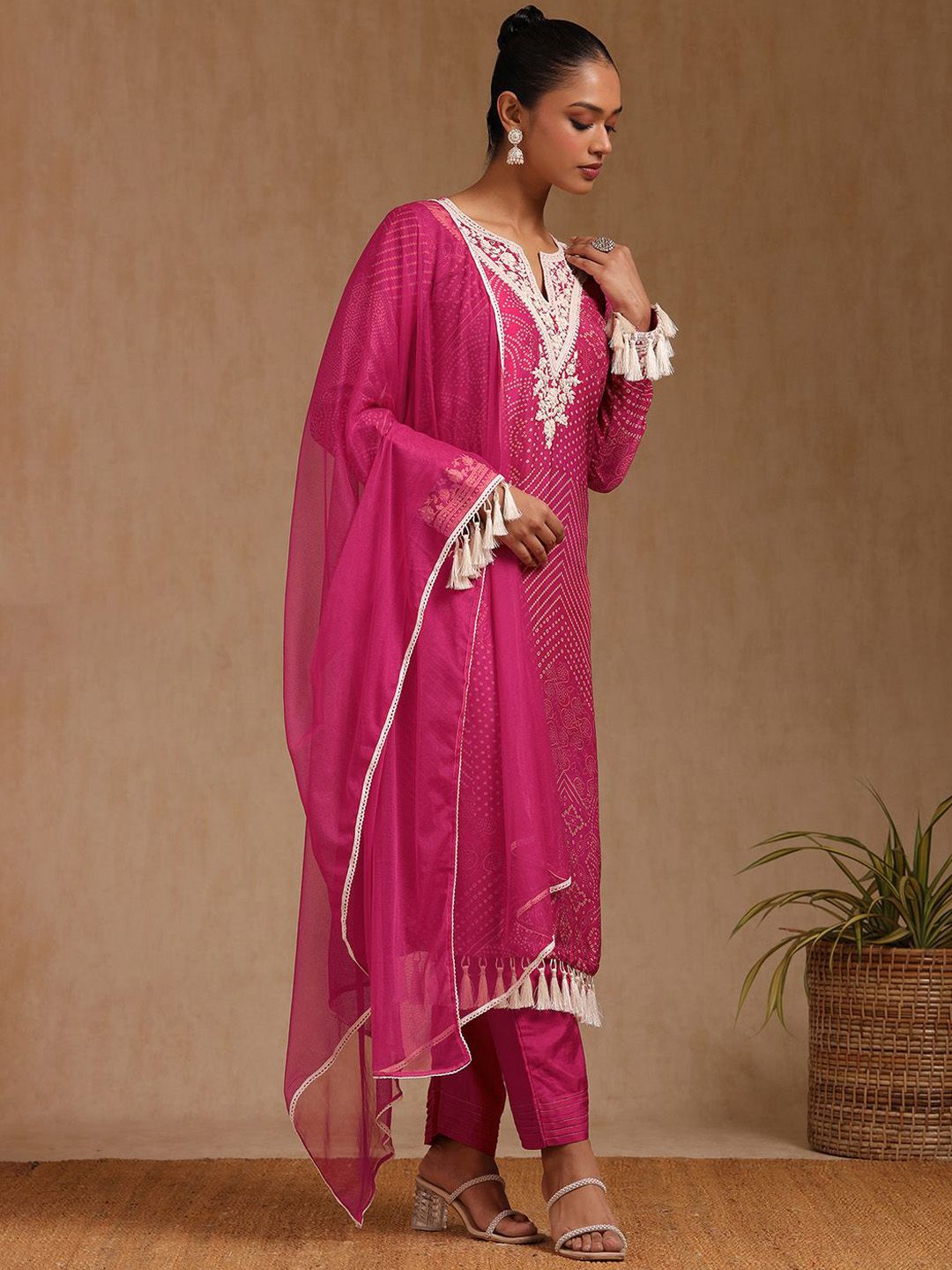 Dhiyona SO Women's Women Bandhani Printed Regular Thread Work Kurta with Trousers & With Dupatta