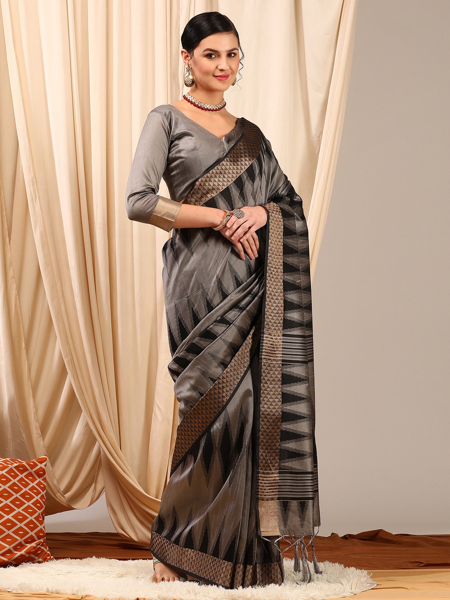 Women's Silk Cotton Grey Woven Design Designer Saree With Blouse Piece