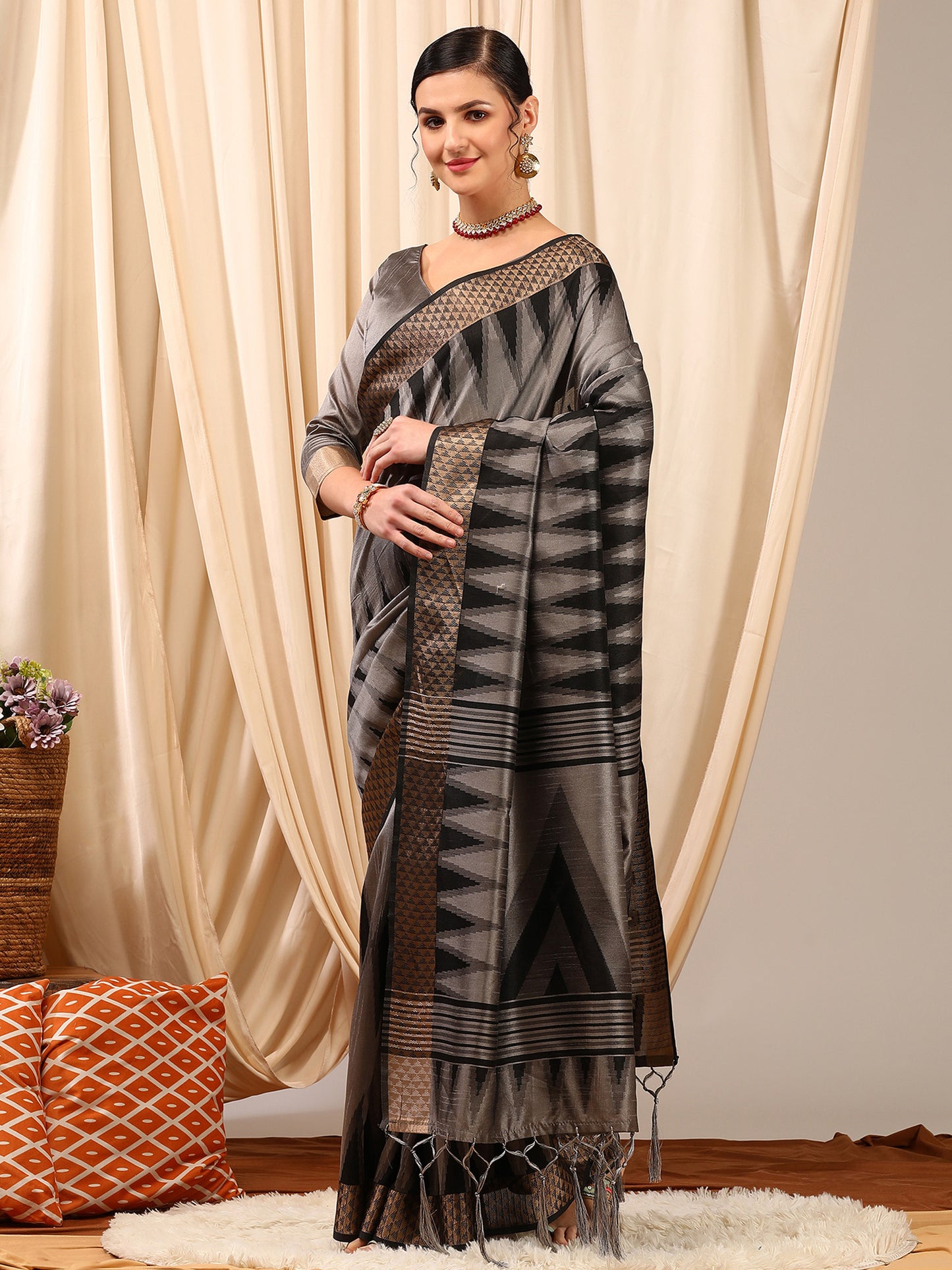 Women's Silk Cotton Grey Woven Design Designer Saree With Blouse Piece