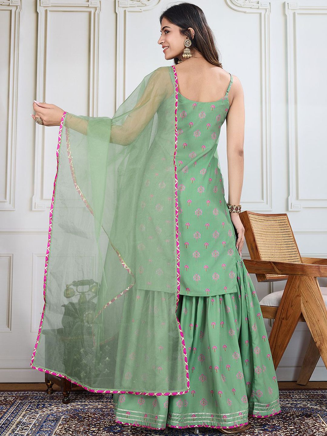 Dhiyona PD Women Printed Kurti Sharara With Dupatta