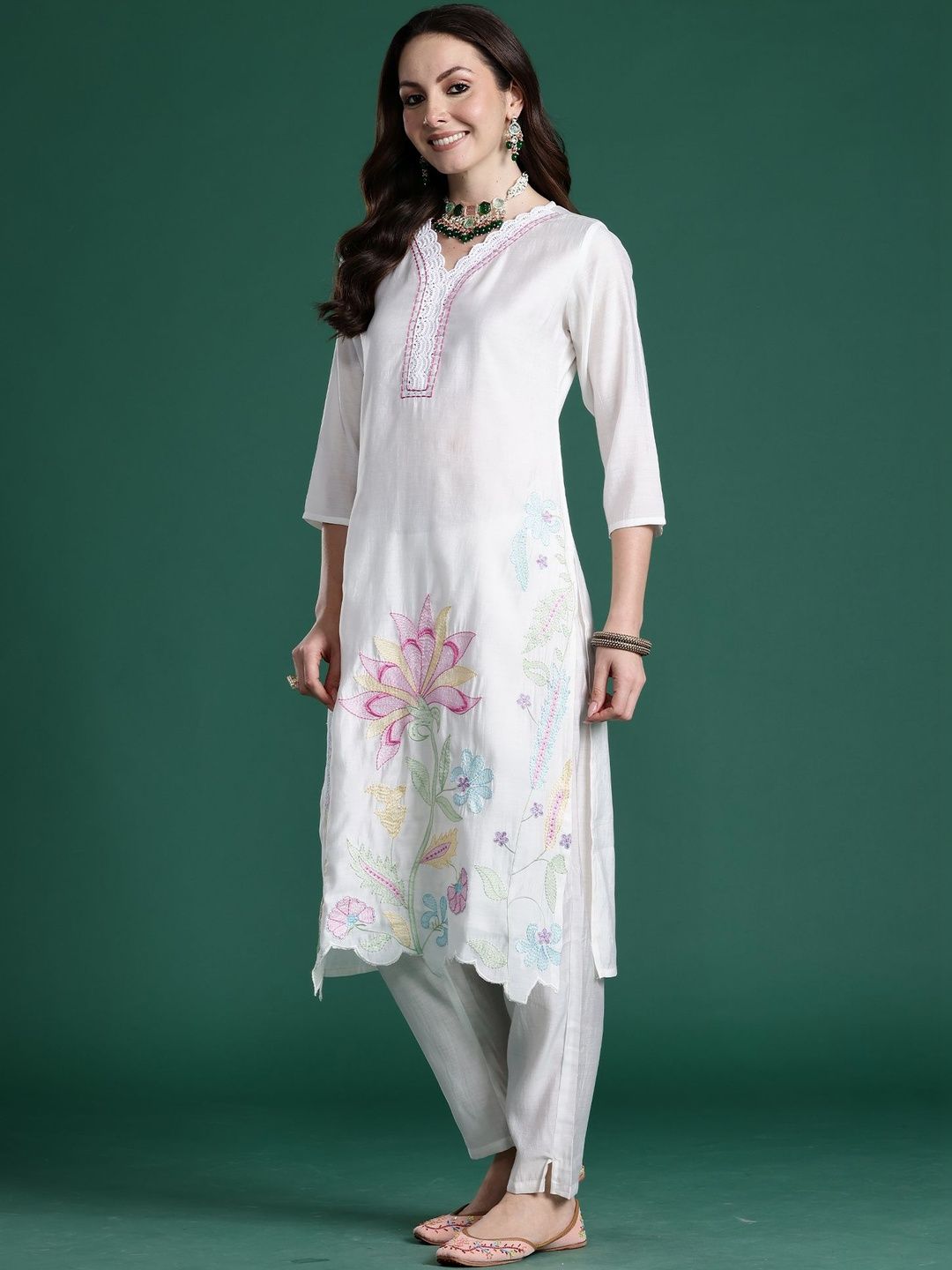 Women Floral Embroidered Regular Thread Work Kurta with Trousers & With Dupatta