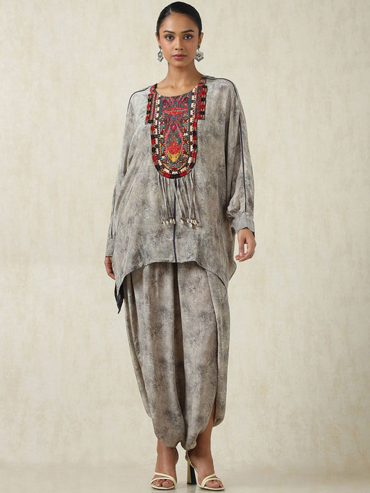 Dhiyona SO Women's Dyed Thread Work Round Neck Puffed Sleeves A-Line Kurta With Trousers