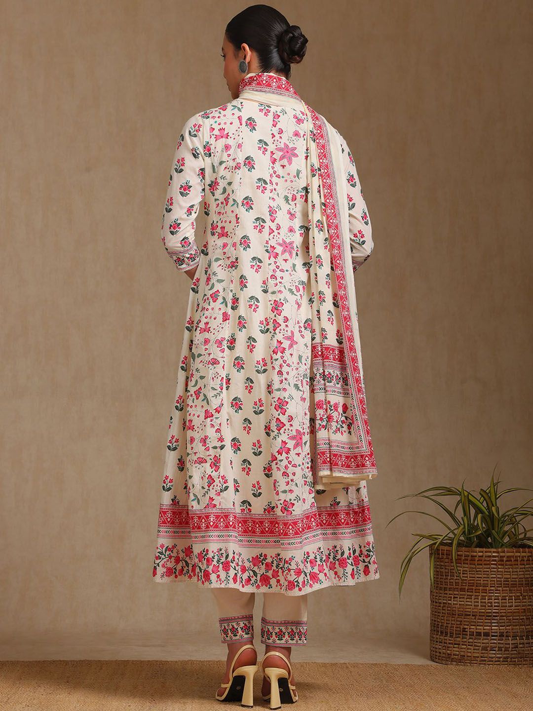 Dhiyona SO Women's Floral Printed V-Neck A-Line Kurta With Trousers And Dupatta