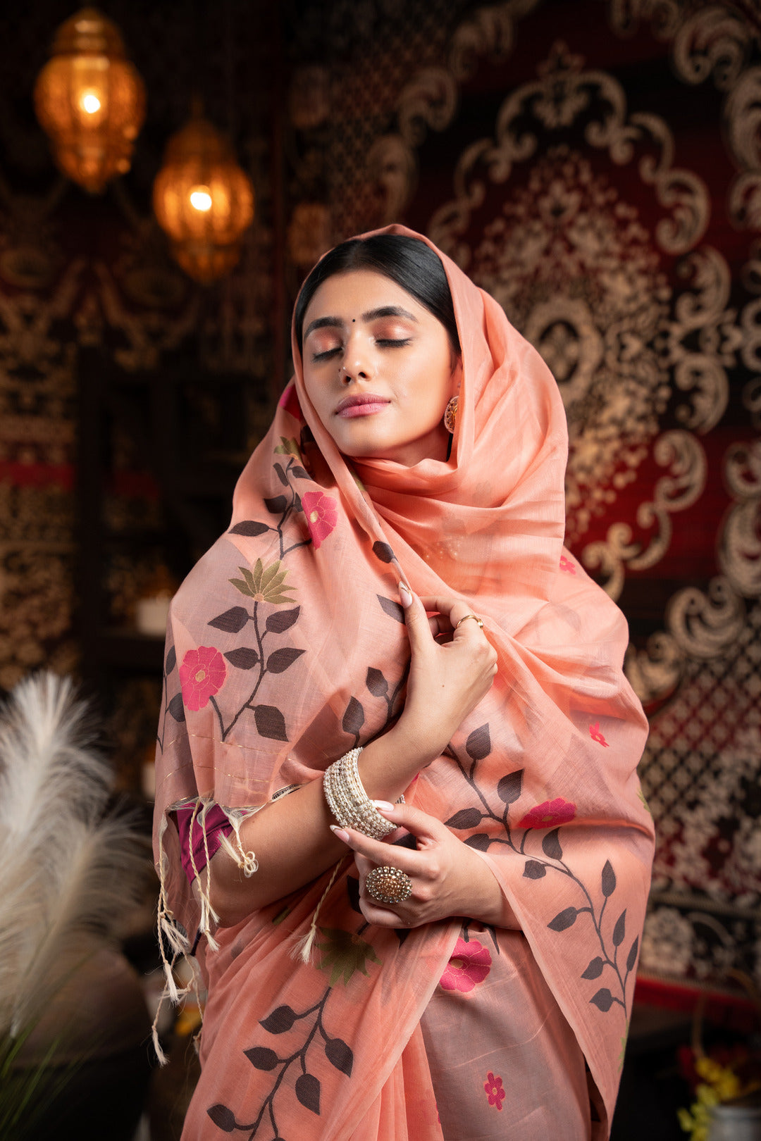 Dhiyona GR Women's Daisy Pink Muslin Cotton Jamdani Saree With Contrast Blouse