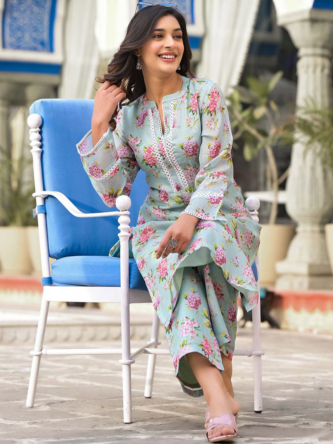 Dhiyona VA Women'sFloral Printed Mandarin Collar Regular Kurta With Trousers