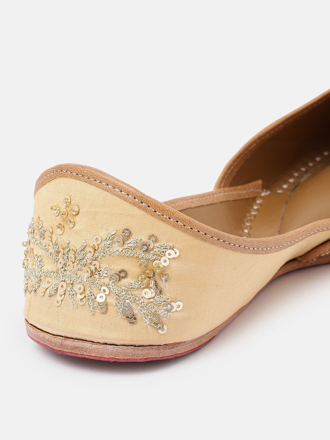 Dhiyona HOP Women Ethnic Embellished Mojaris