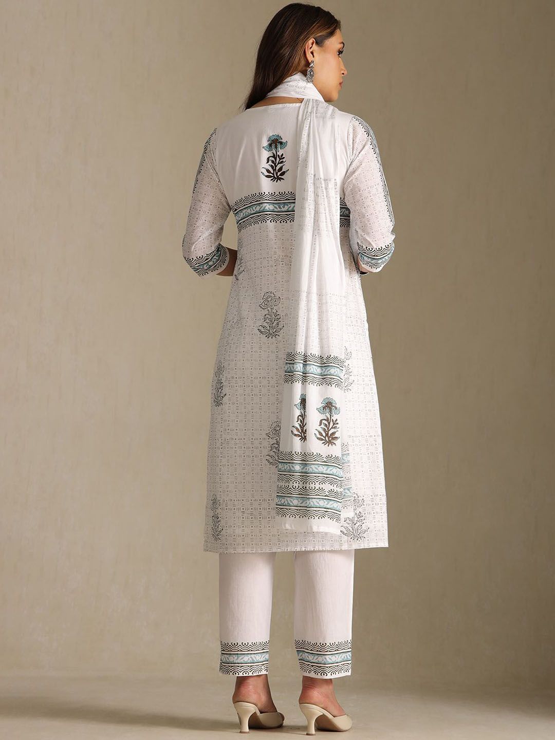 Dhiyona SO Women's Women Floral Printed Beads and Stones Kurta Trousers With Dupatta