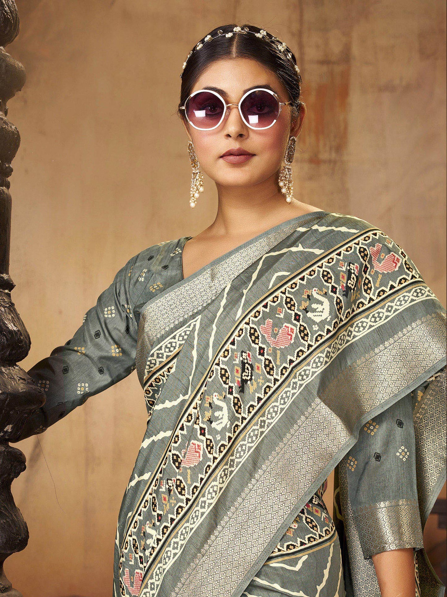 Women's Dola Silk Grey Printed Designer Saree With Blouse Piece